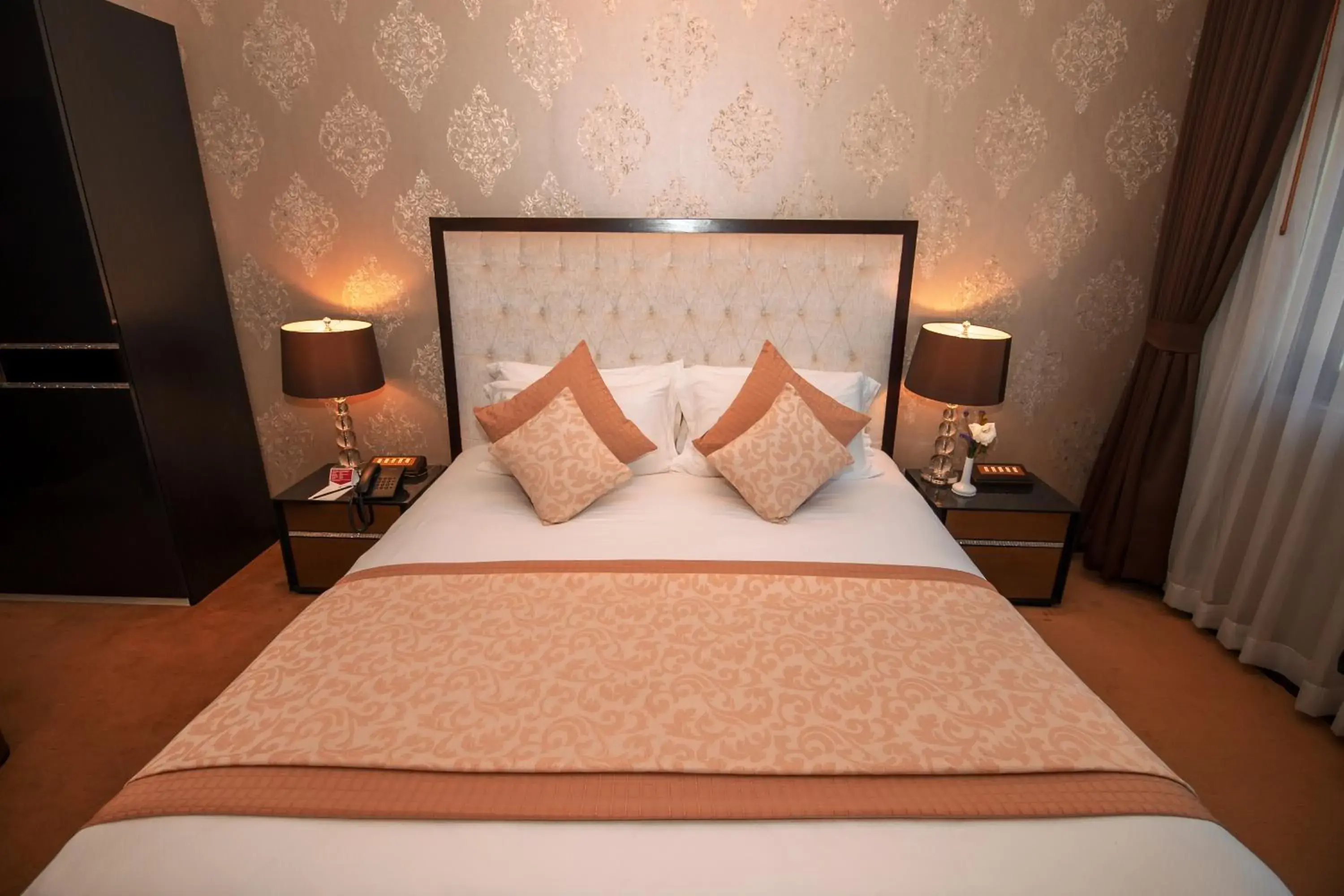 Bed in LAOTEL VIENTIANE Bed in LAOTEL VIENTIANE