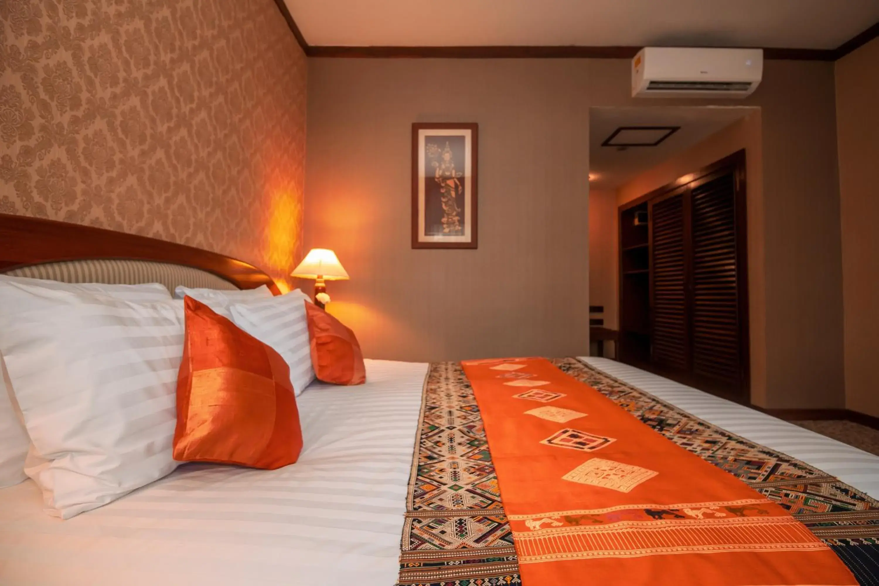 Bed in LAOTEL VIENTIANE Bed in LAOTEL VIENTIANE