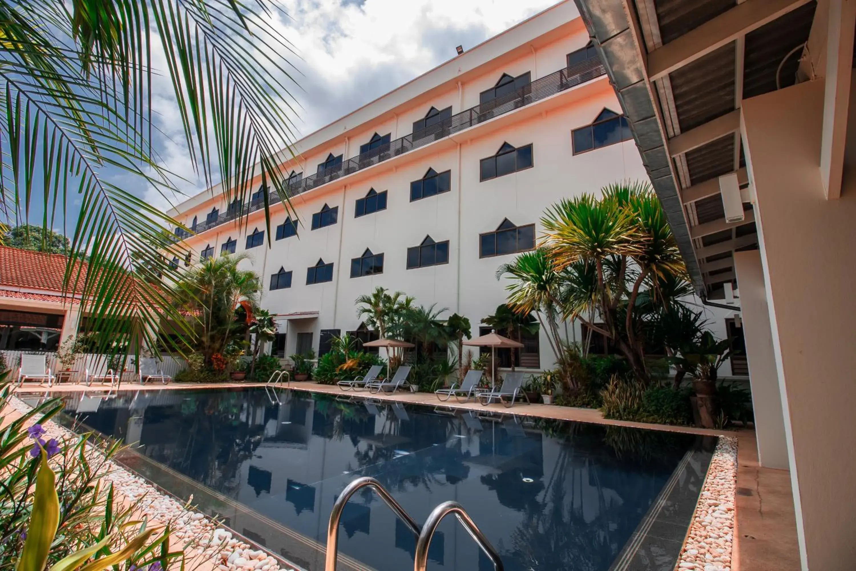 Swimming pool in LAOTEL VIENTIANE Swimming pool in LAOTEL VIENTIANE