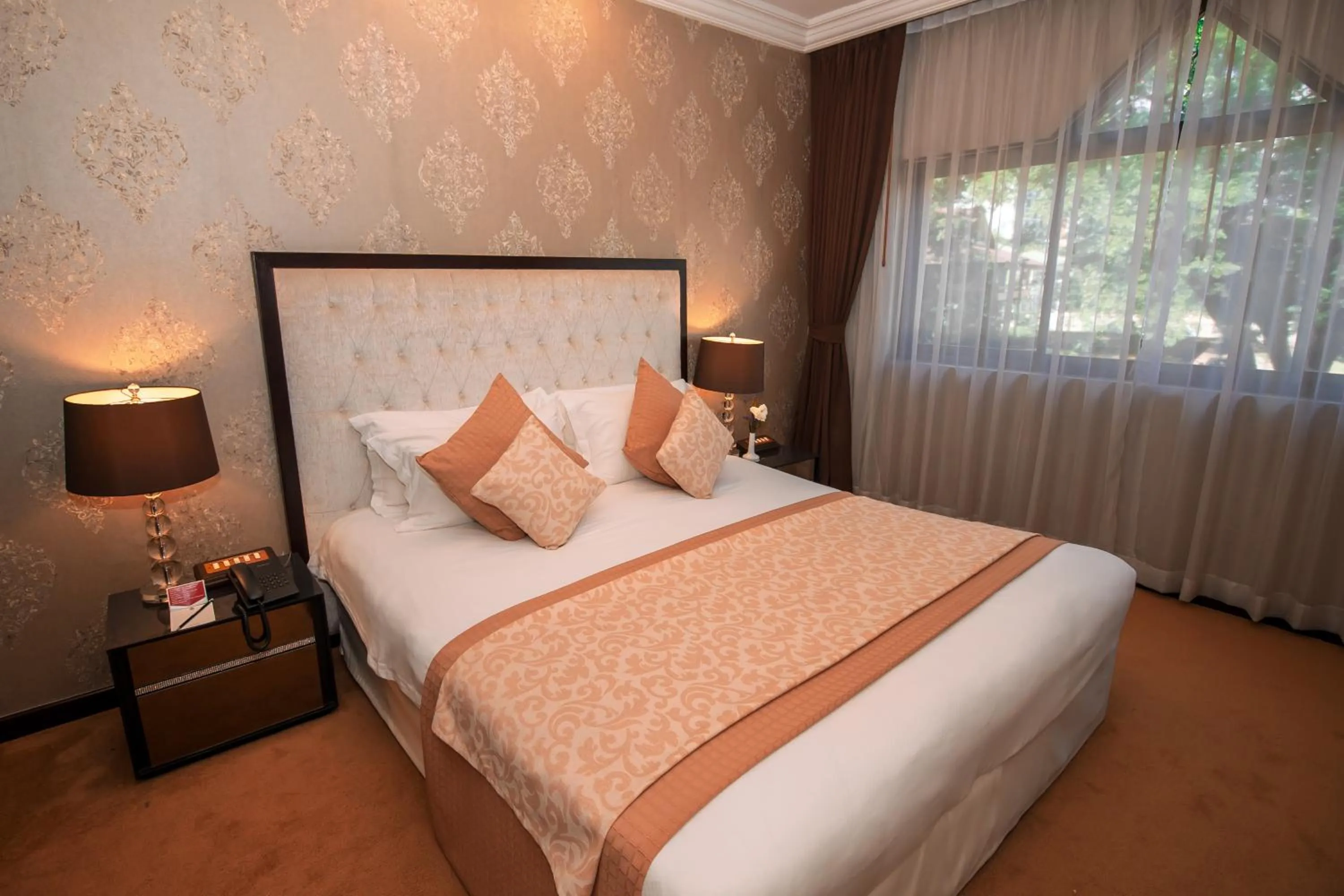 Bed in LAOTEL VIENTIANE