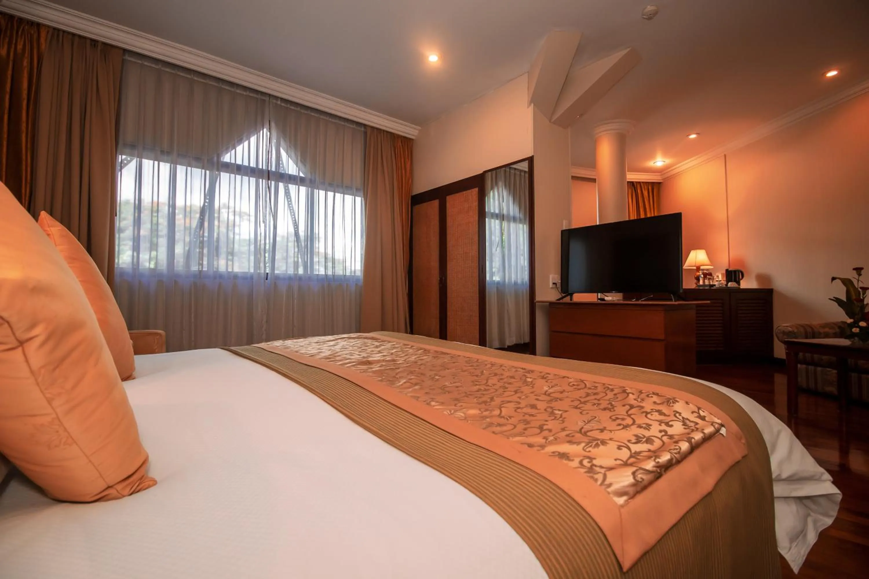 TV and multimedia, Bed in LAOTEL VIENTIANE