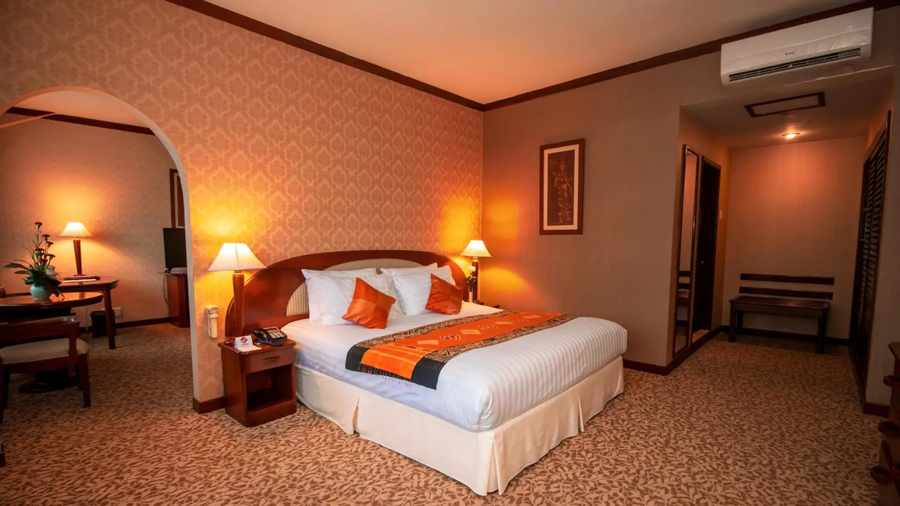 Bed in LAOTEL VIENTIANE Bed in LAOTEL VIENTIANE