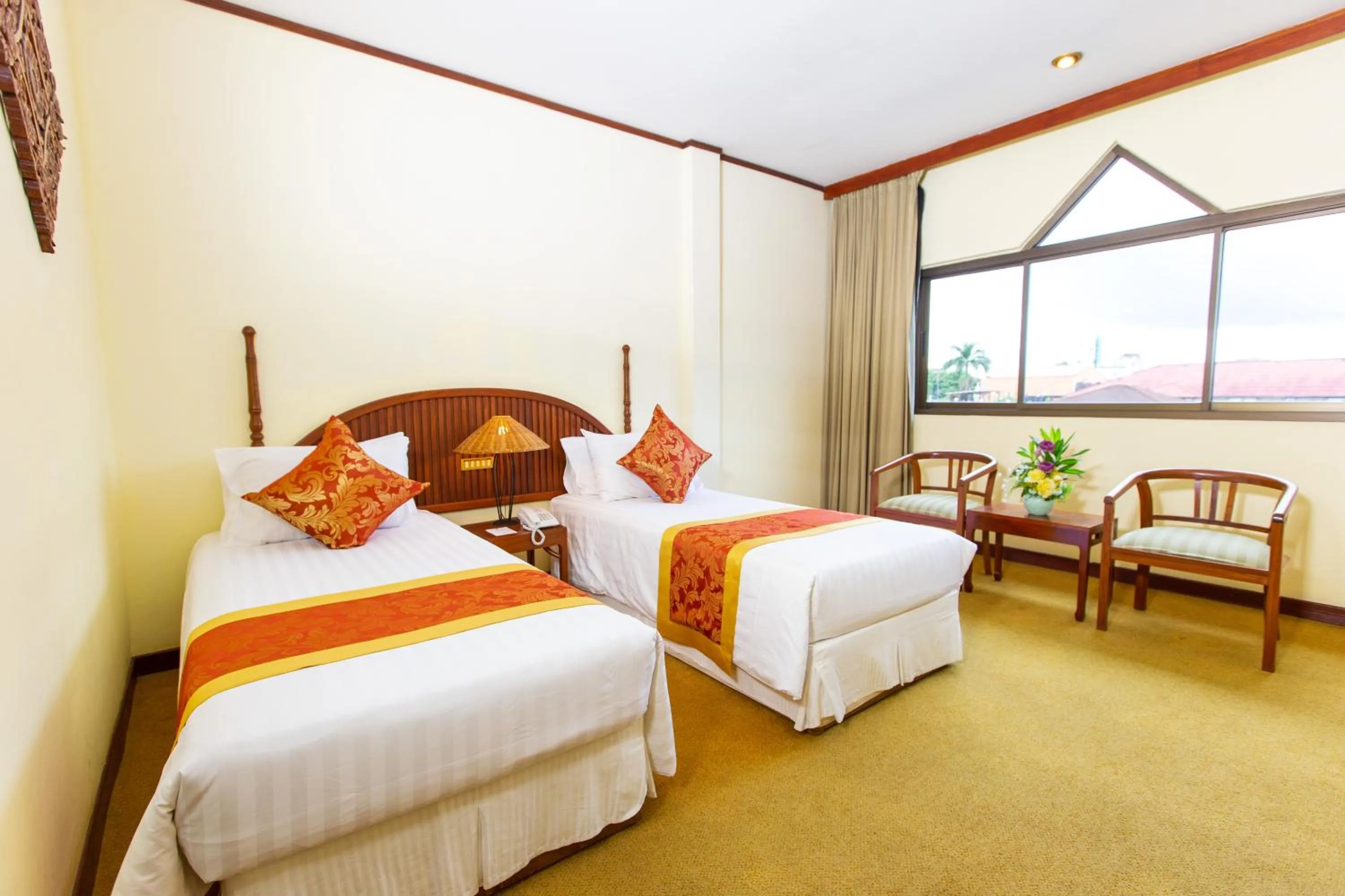 Bed in LAOTEL VIENTIANE