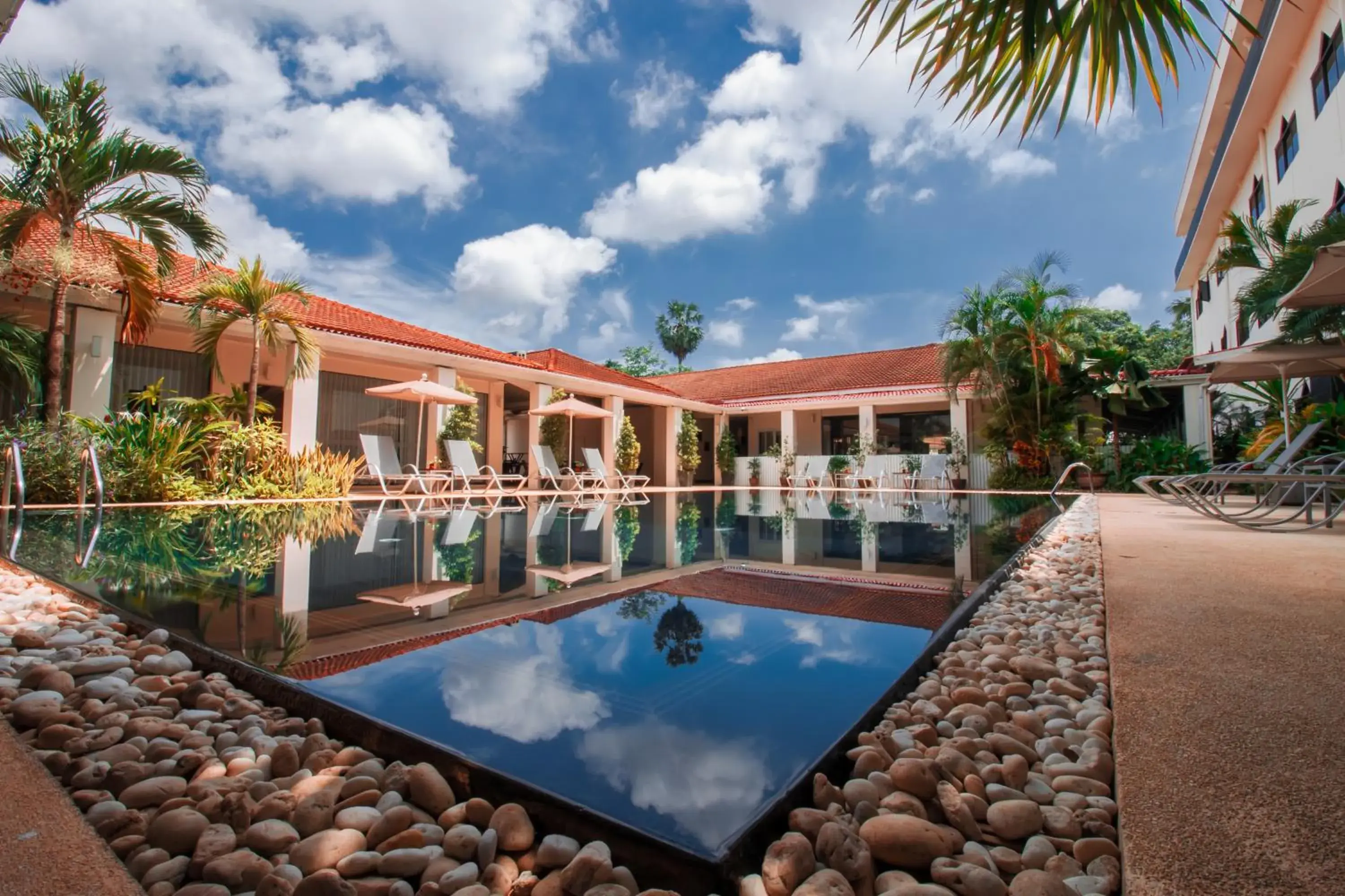 Swimming pool in LAOTEL VIENTIANE Swimming pool in LAOTEL VIENTIANE