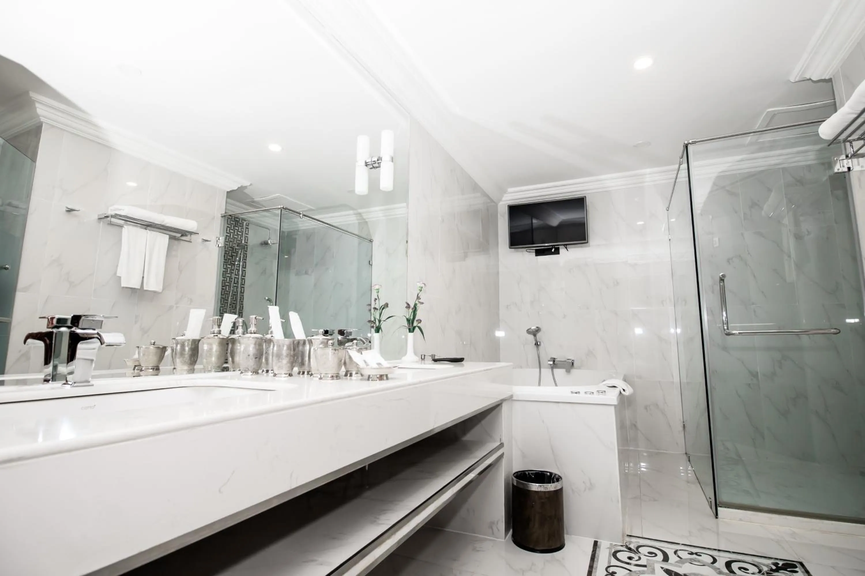 Bathroom in LAOTEL VIENTIANE