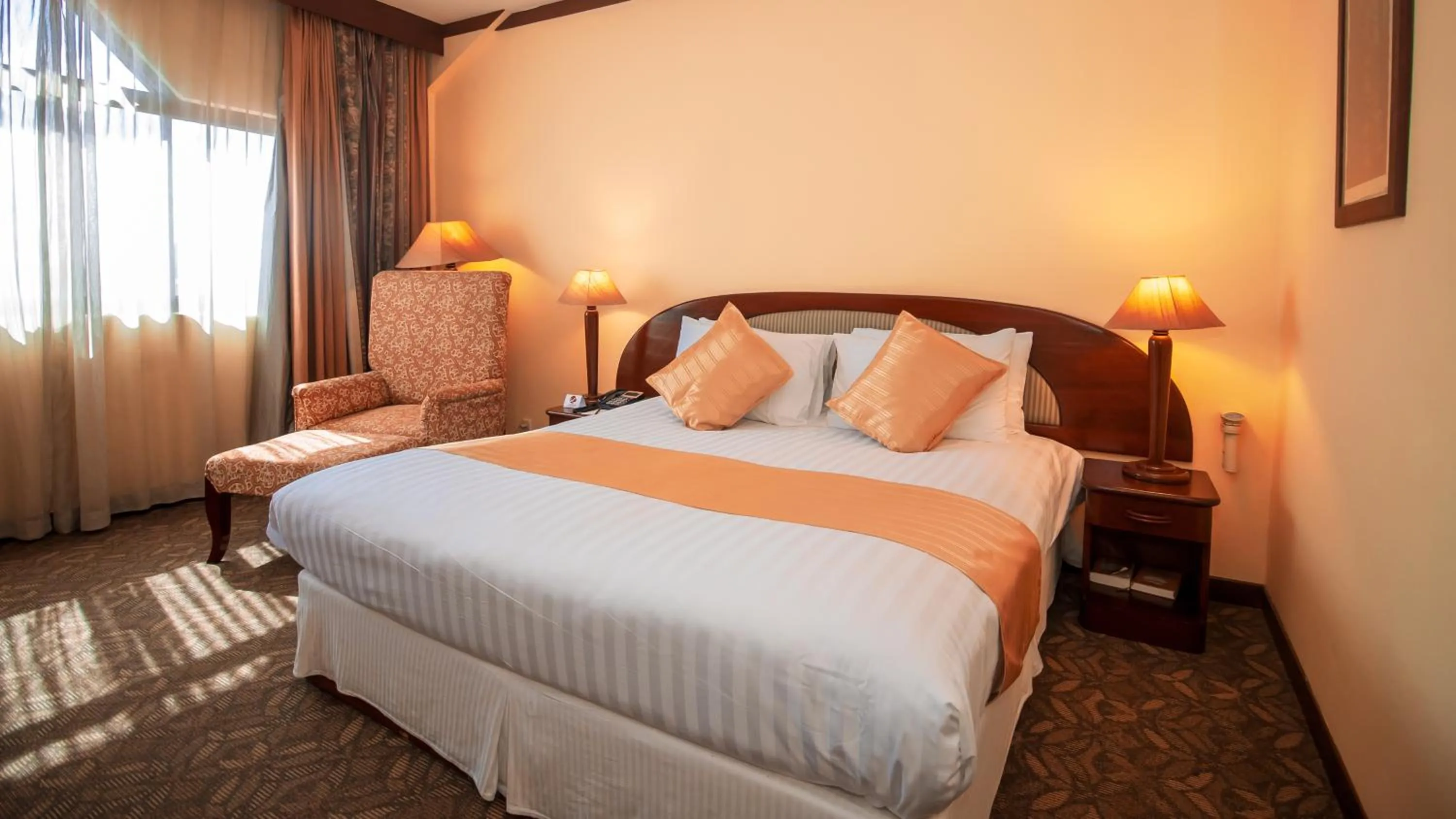 Bed in LAOTEL VIENTIANE