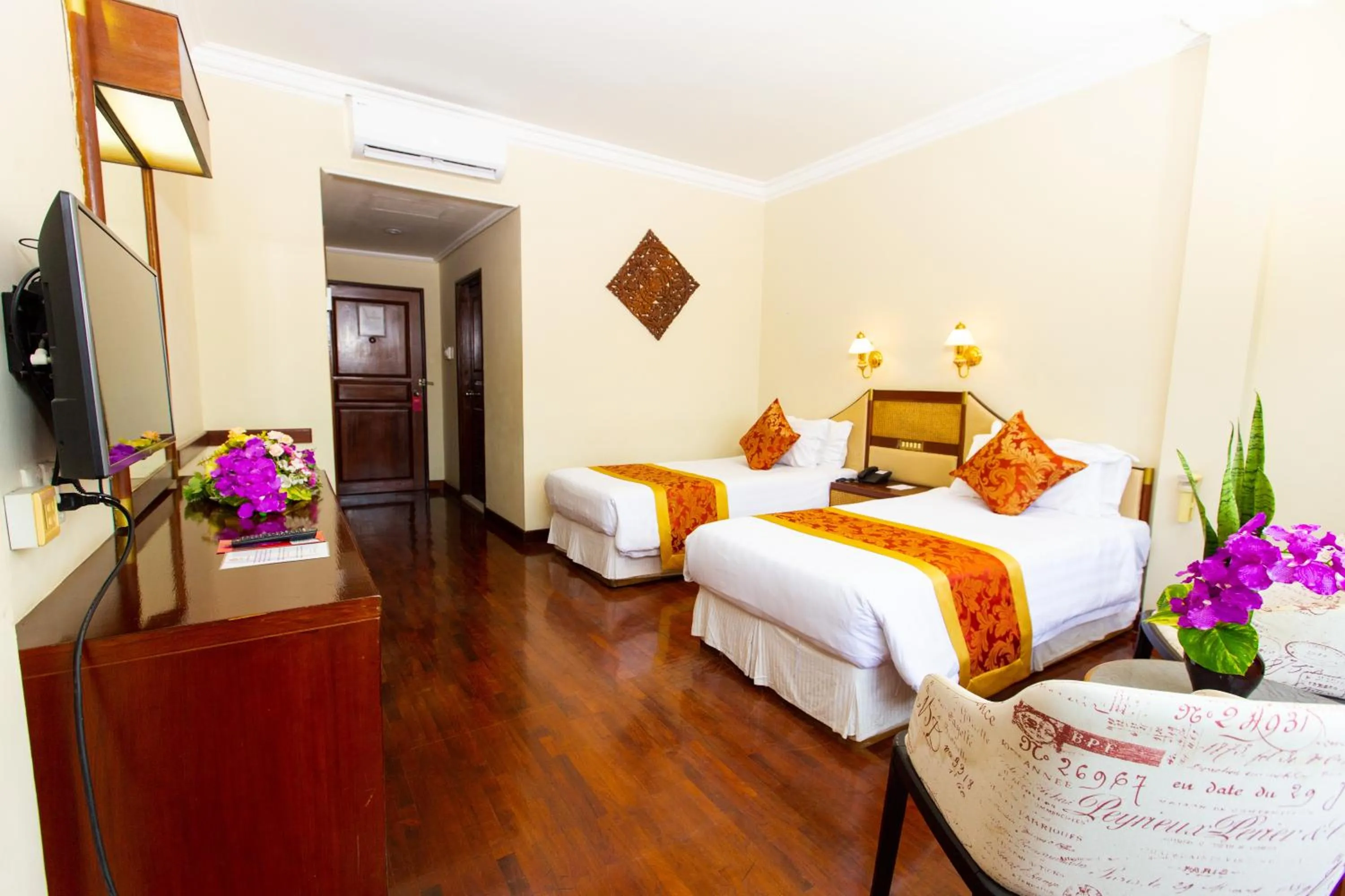 Bed in LAOTEL VIENTIANE