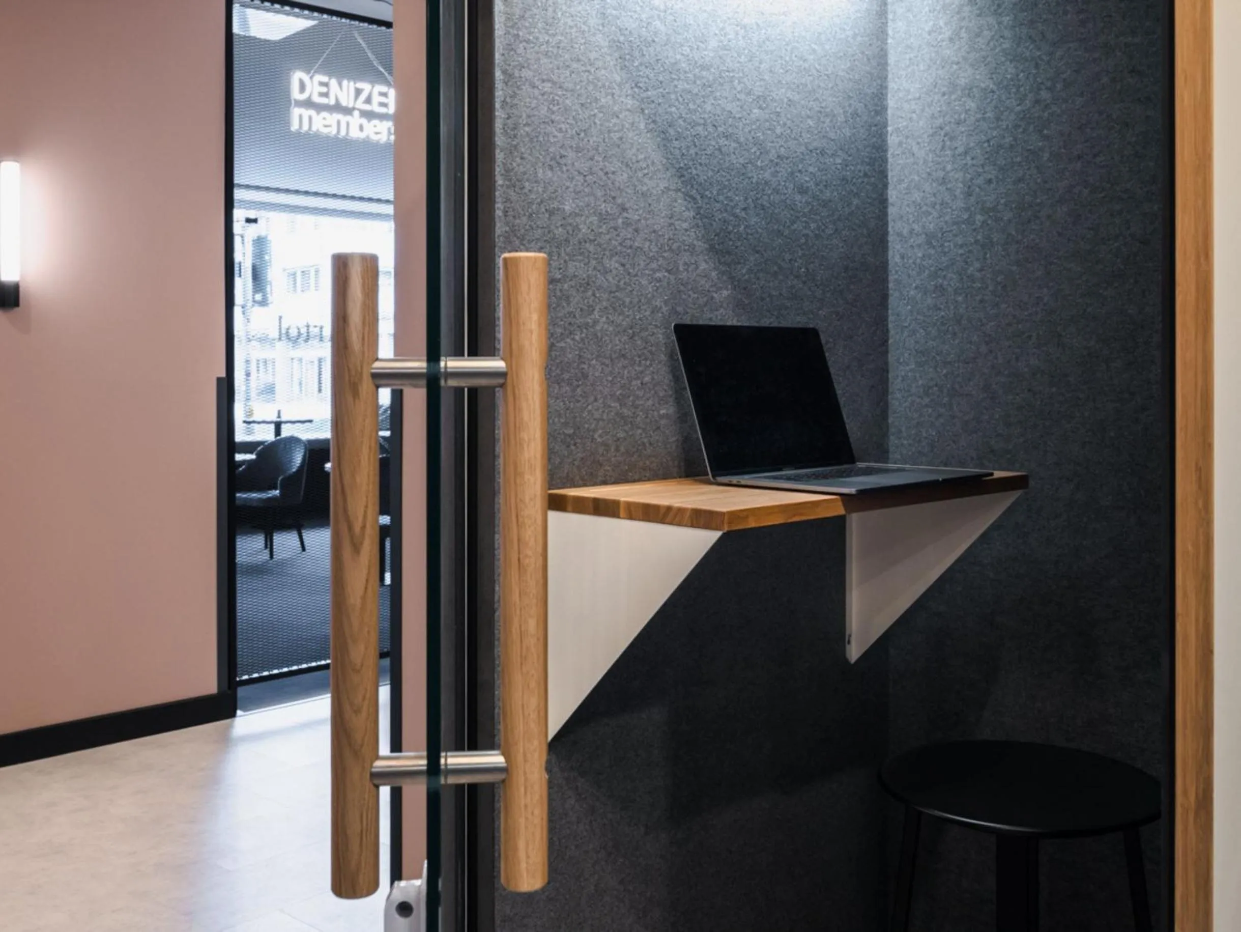 TV and multimedia in Numa Düsseldorf Artol