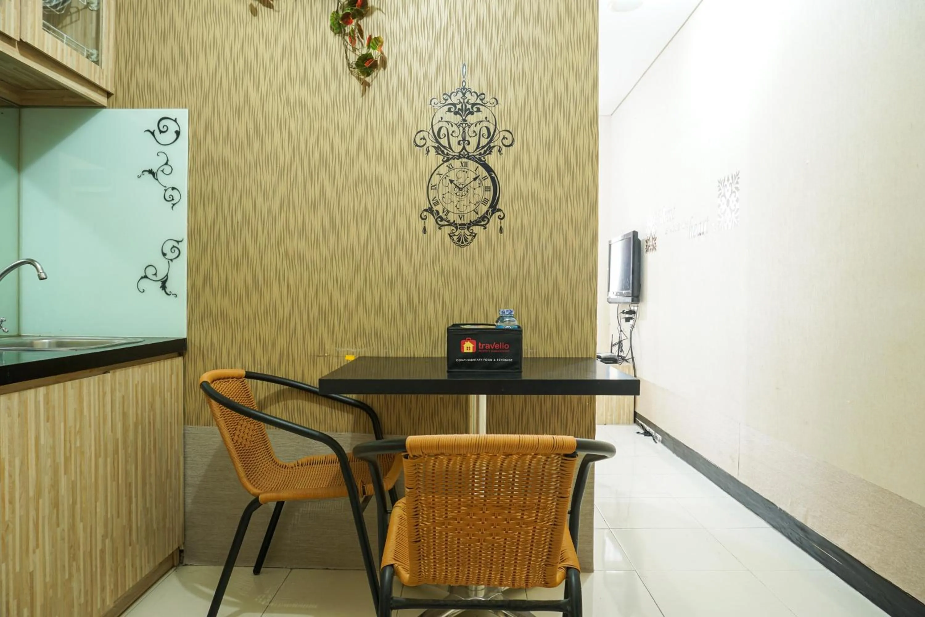 Elegant Studio Apartment at Nifarro Park By Travelio