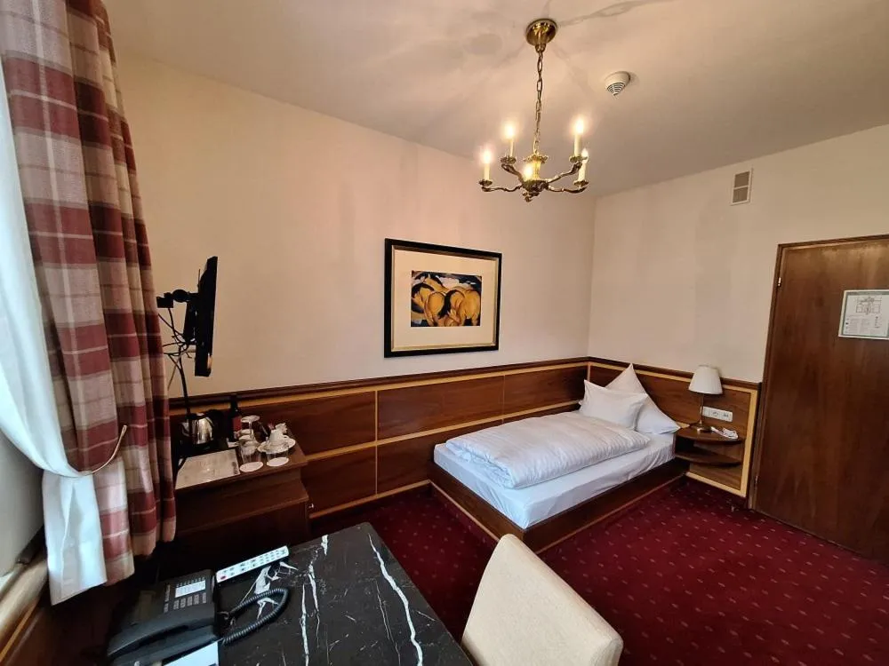 Photo of the whole room, Bed in Romantik Hotel Das Lindner