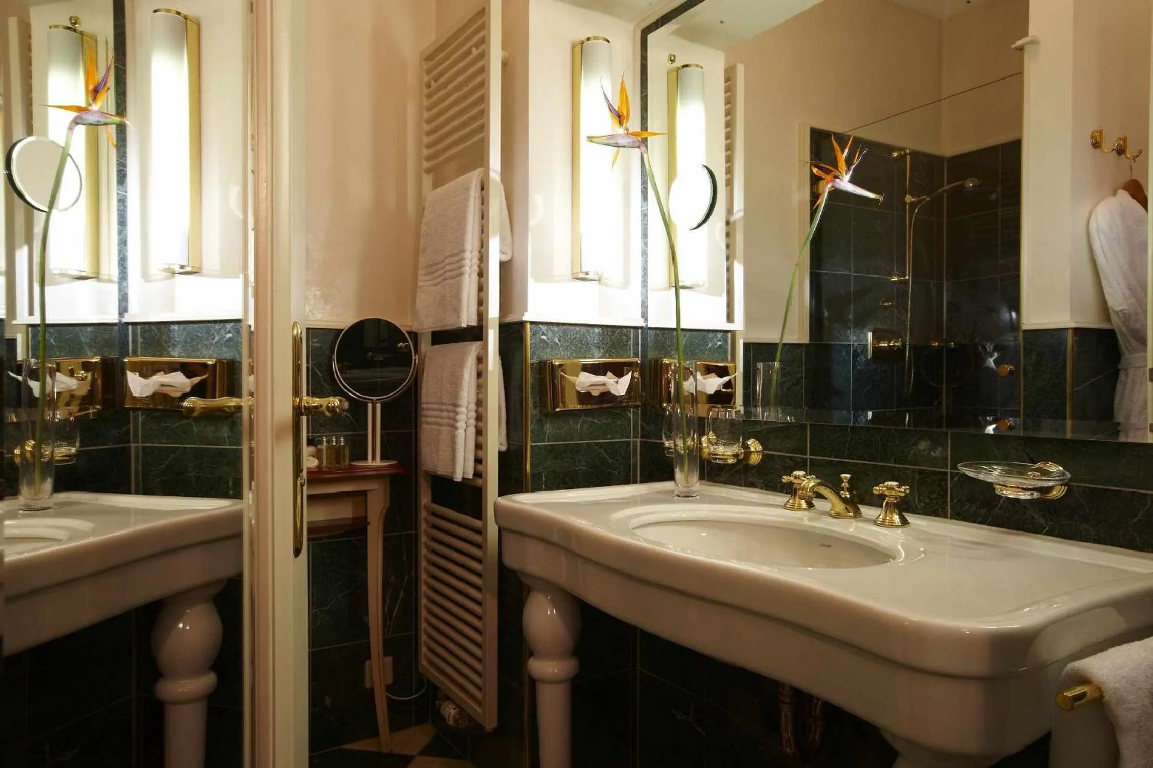 Bathroom in Romantik Hotel Das Lindner