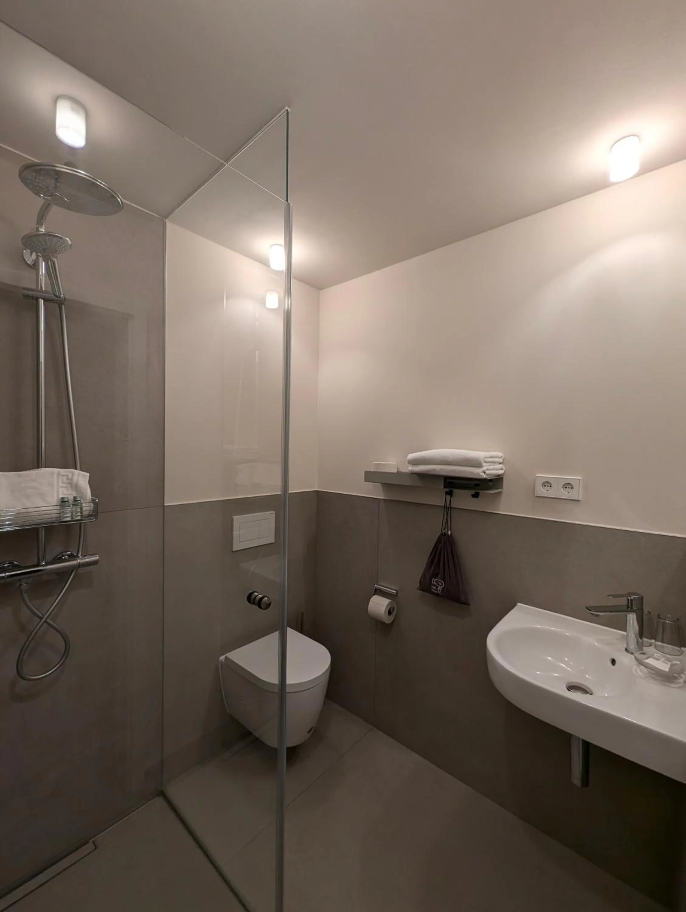 Bathroom in Hotel Neuwirt