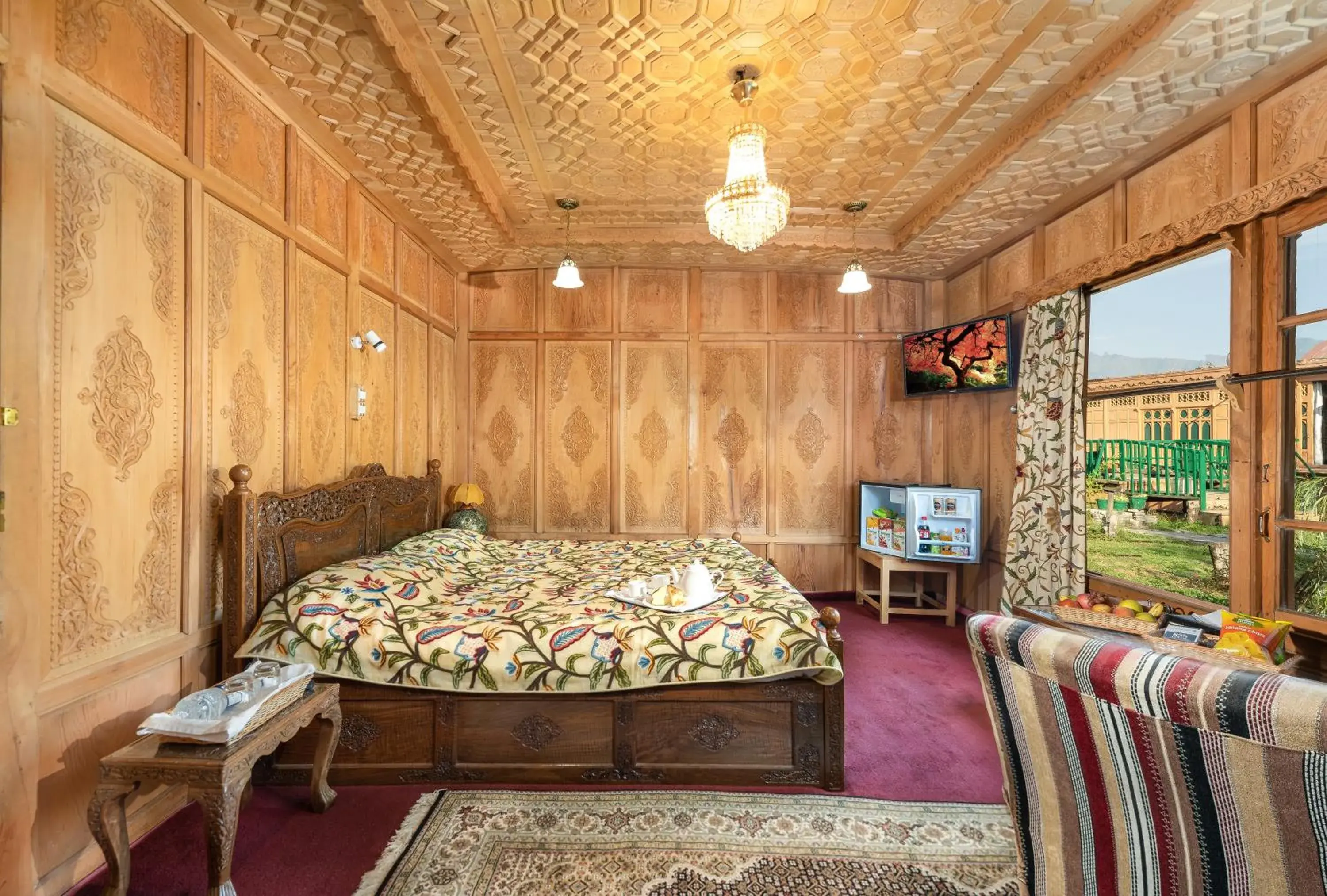 Photo of the whole room, Bed in WelcomHeritage Gurkha Houseboats Photo of the whole room, Bed in WelcomHeritage Gurkha Houseboats