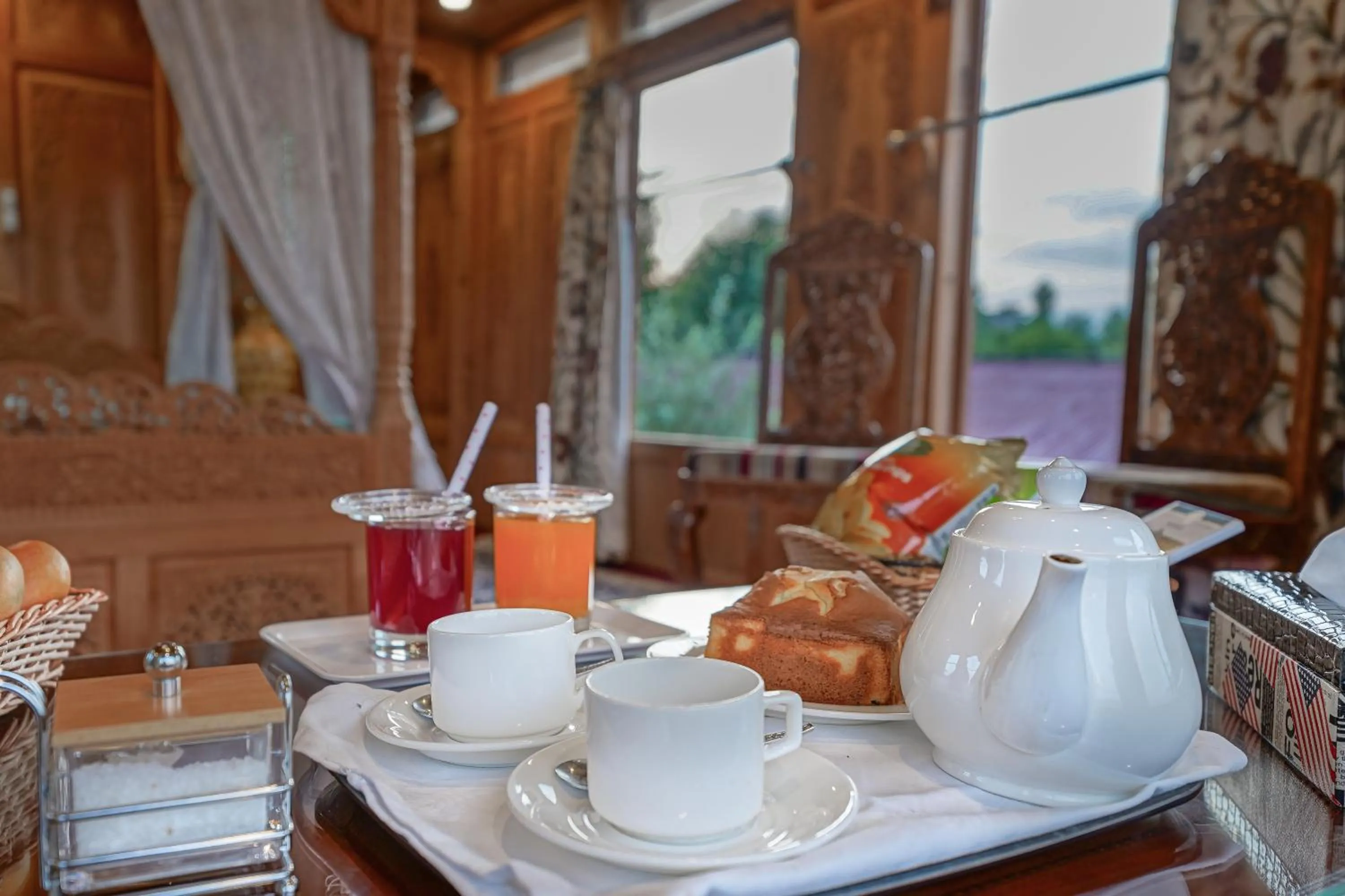 Coffee/tea facilities in WelcomHeritage Gurkha Houseboats