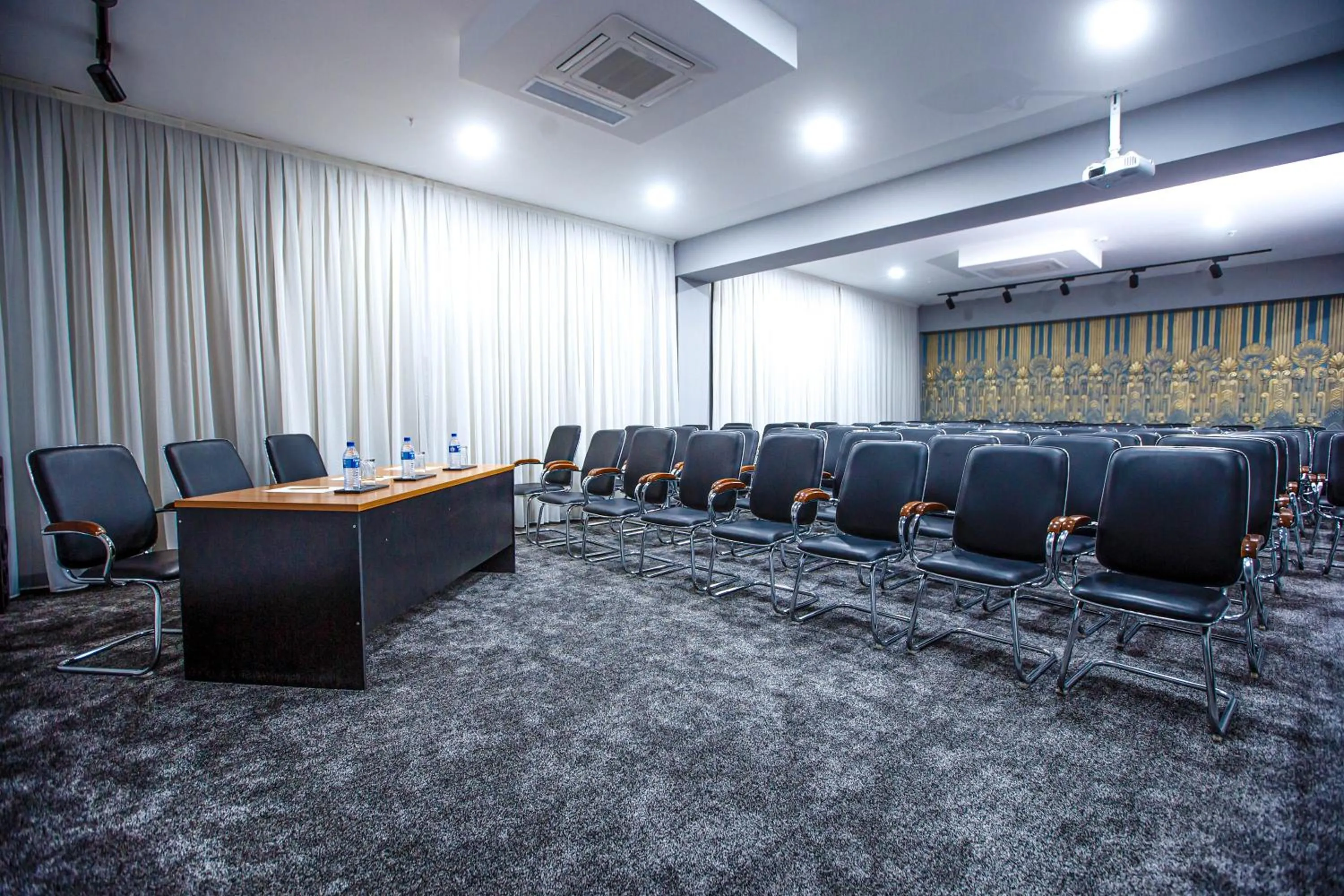 Business facilities in Krokus Plaza