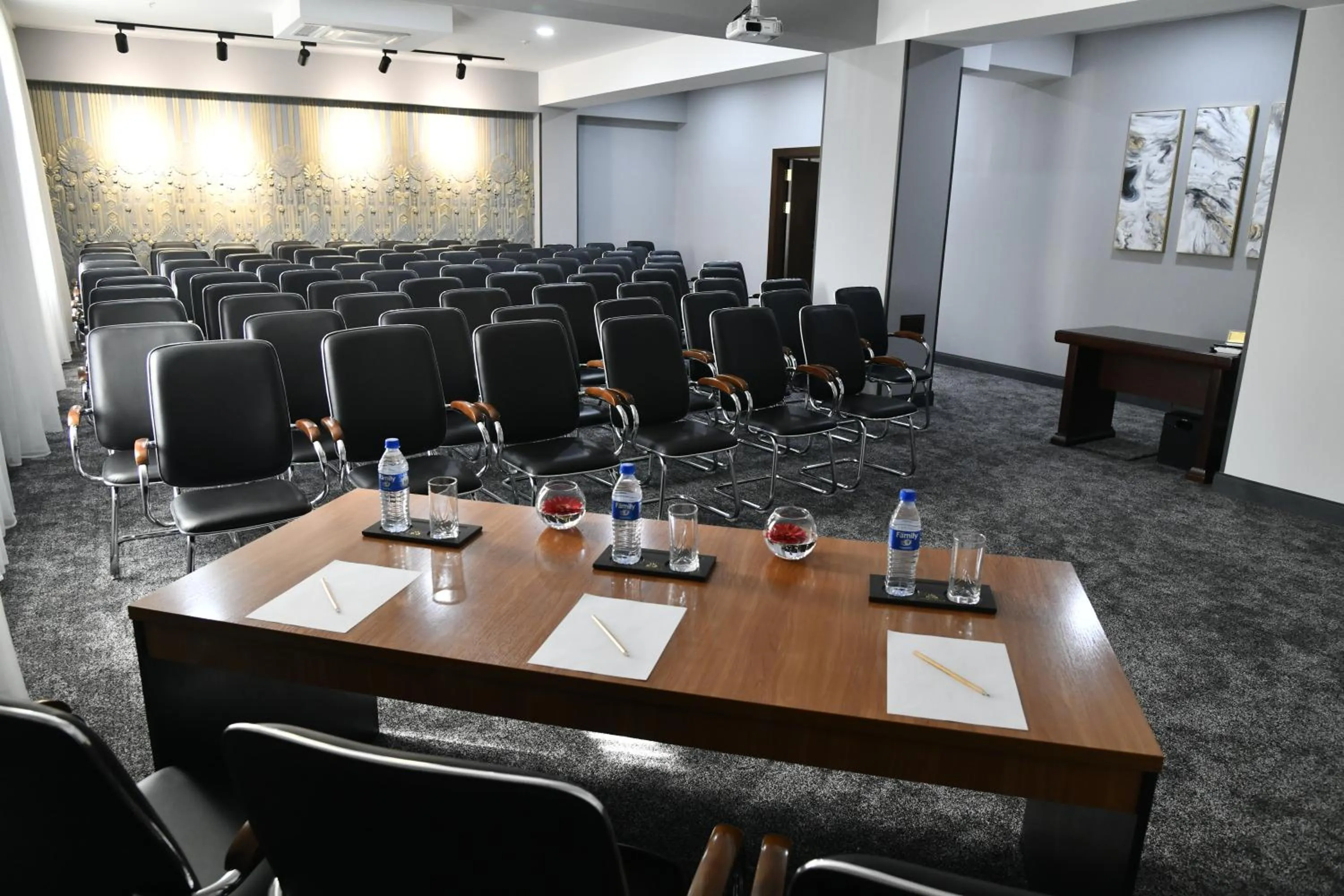 Business facilities in Krokus Plaza