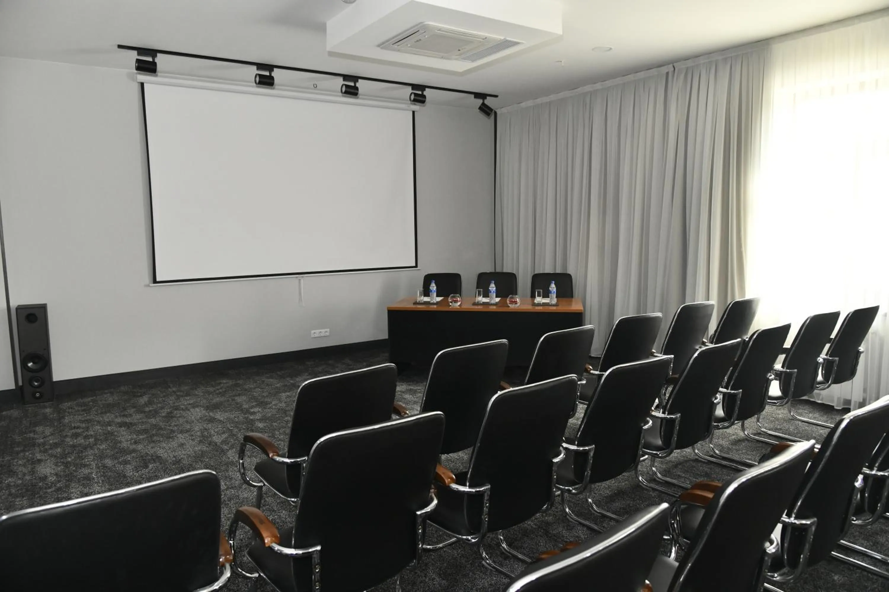 Business facilities in Krokus Plaza