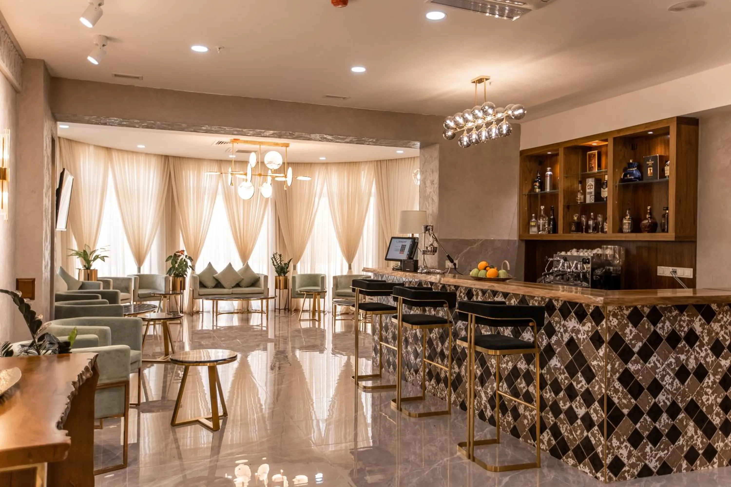 Restaurant/places to eat in Krokus Plaza