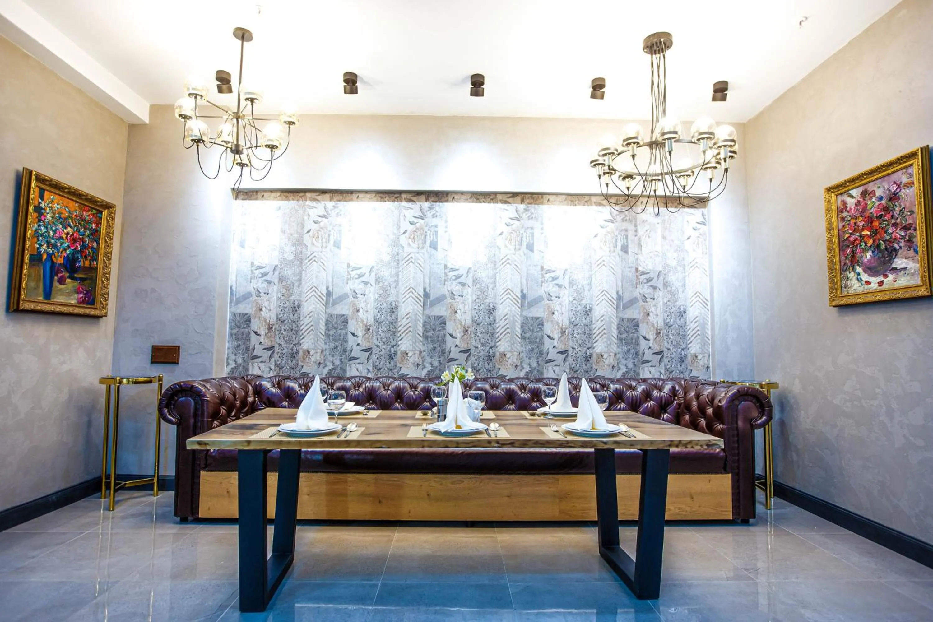 Restaurant/places to eat in Krokus Plaza