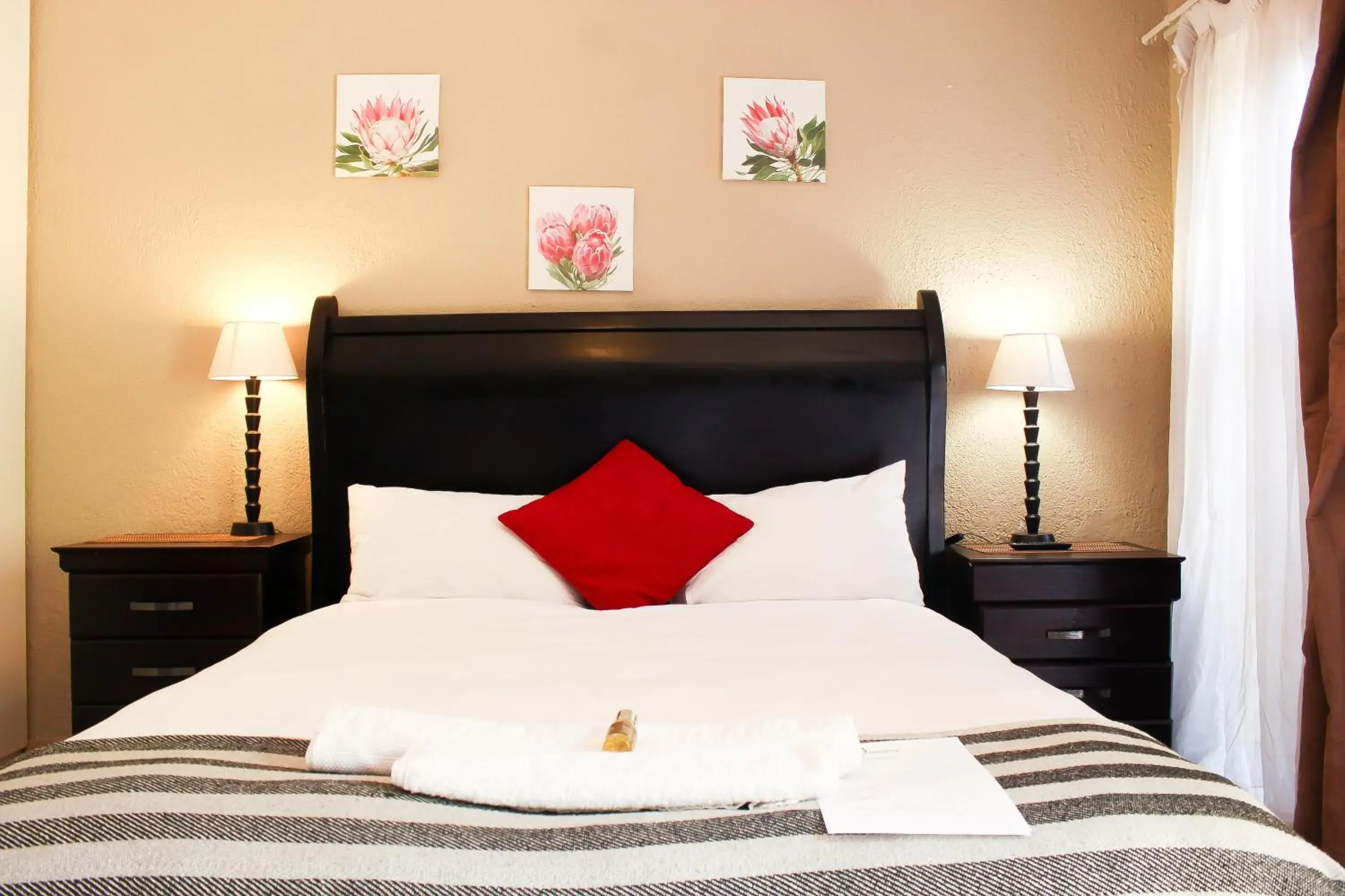 Dumelang Executive Lodge- OFF-GRID Solar powered Midrand Dumelang Executive Lodge- OFF-GRID Solar powered Midrand