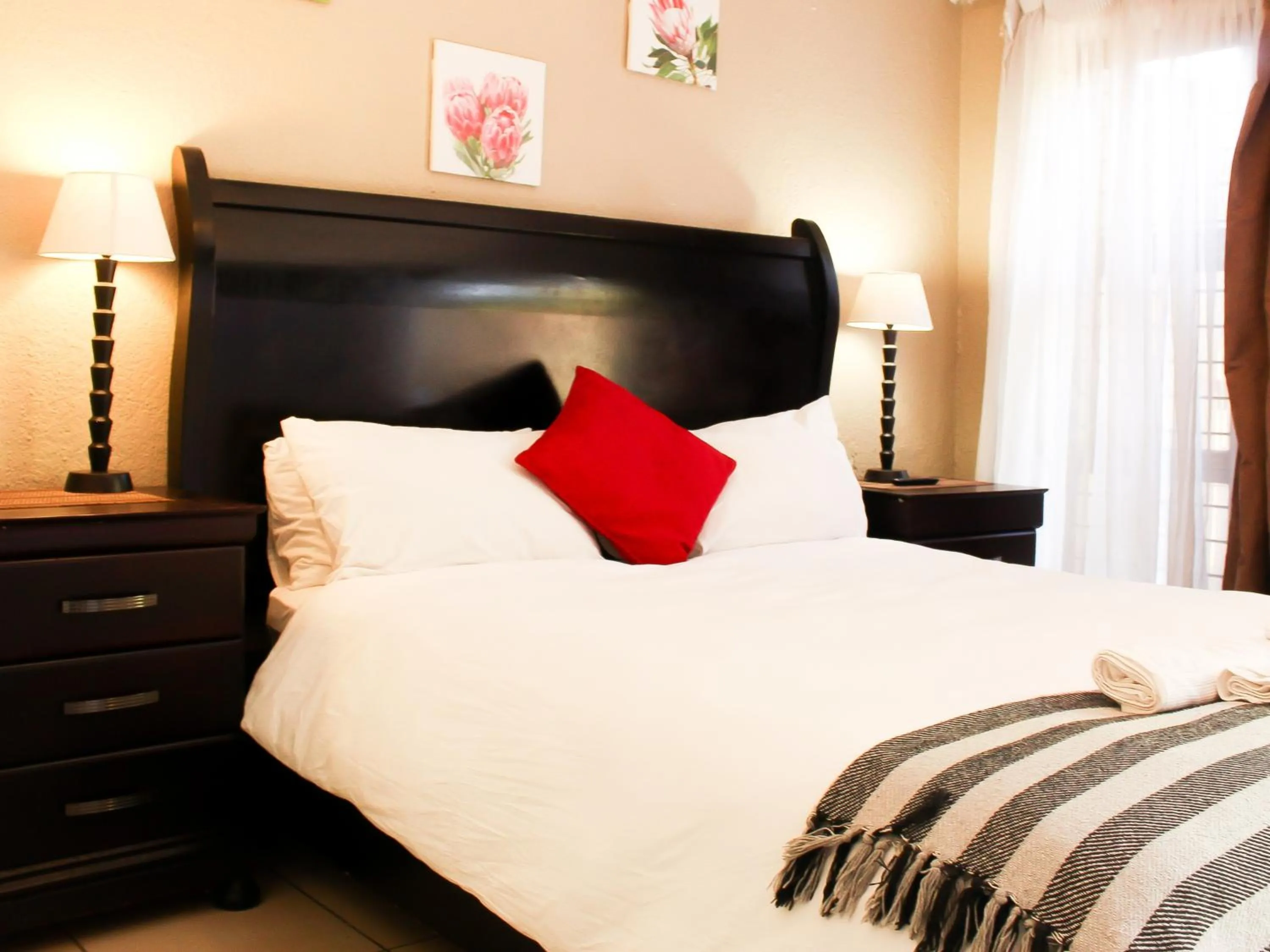 Dumelang Executive Lodge- OFF-GRID Solar powered Midrand