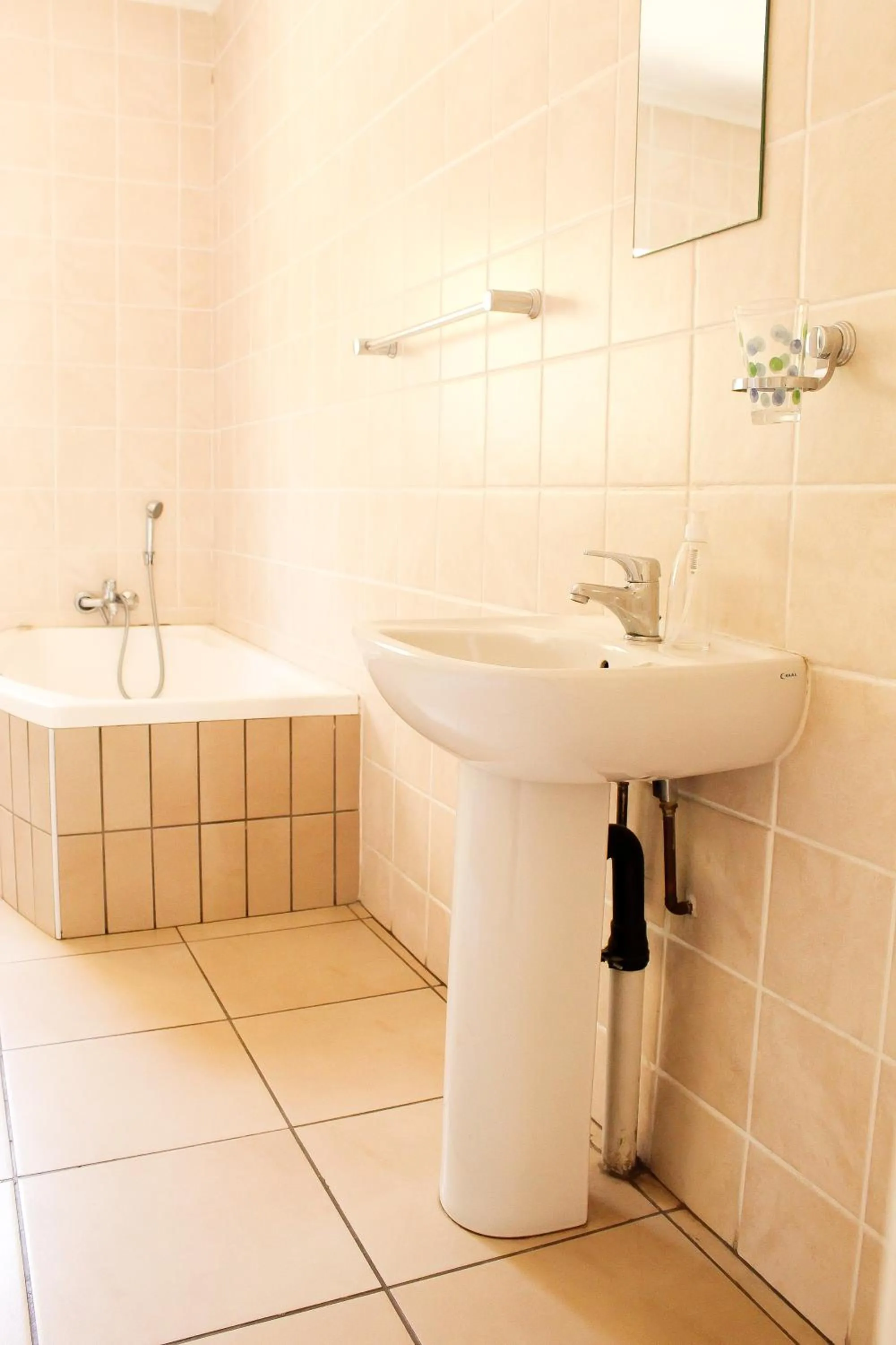 Dumelang Executive Lodge- OFF-GRID Solar powered Midrand