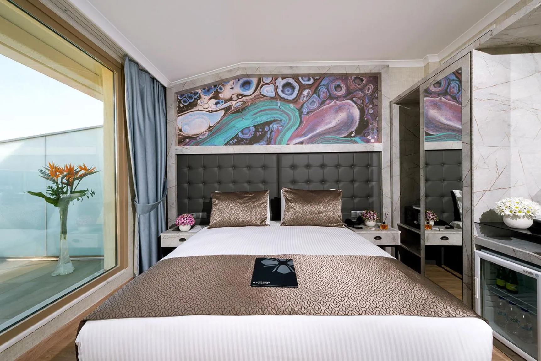 Bed in Four Sides Sisli