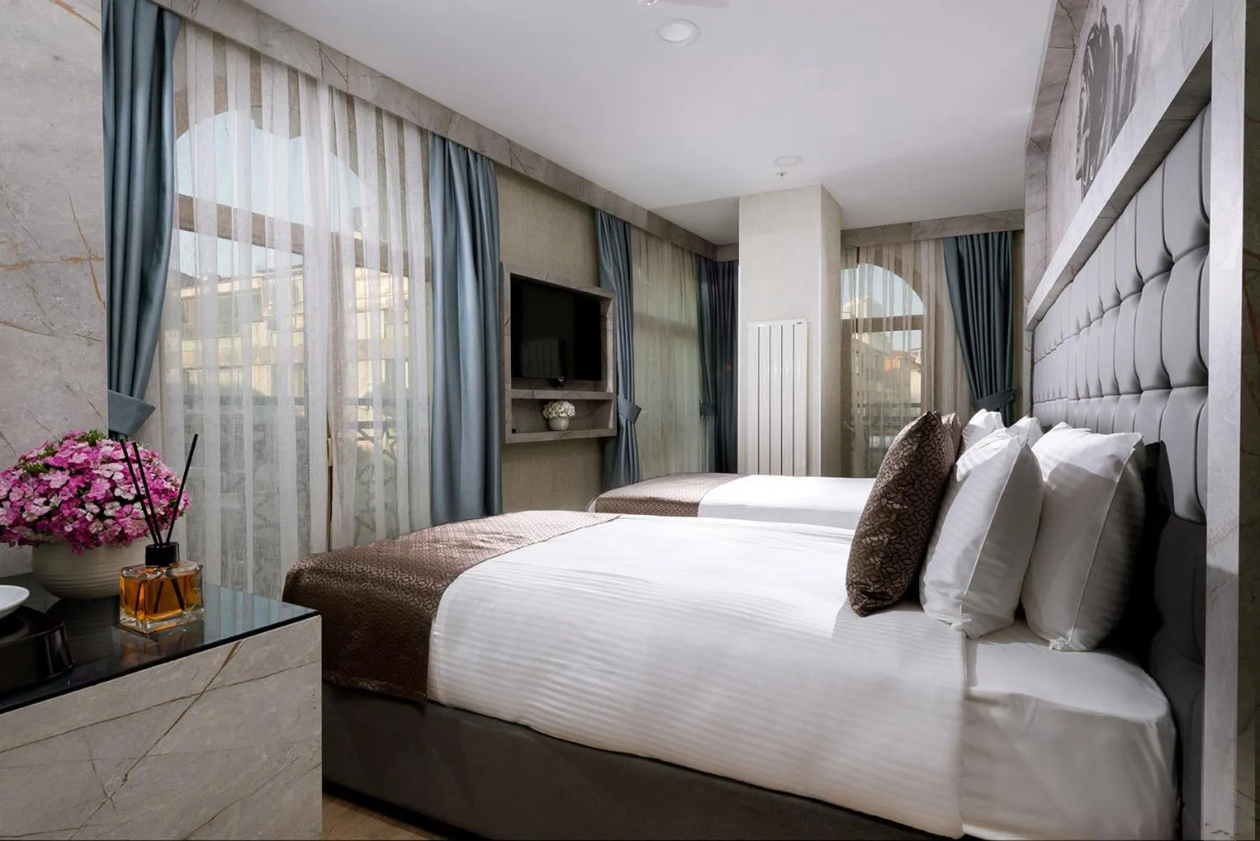 Bed in Four Sides Sisli