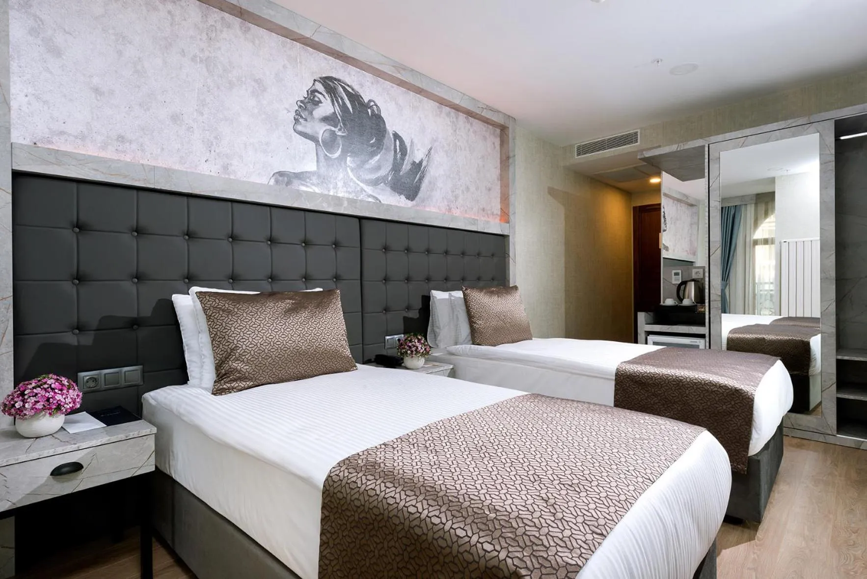 Bed in Four Sides Sisli