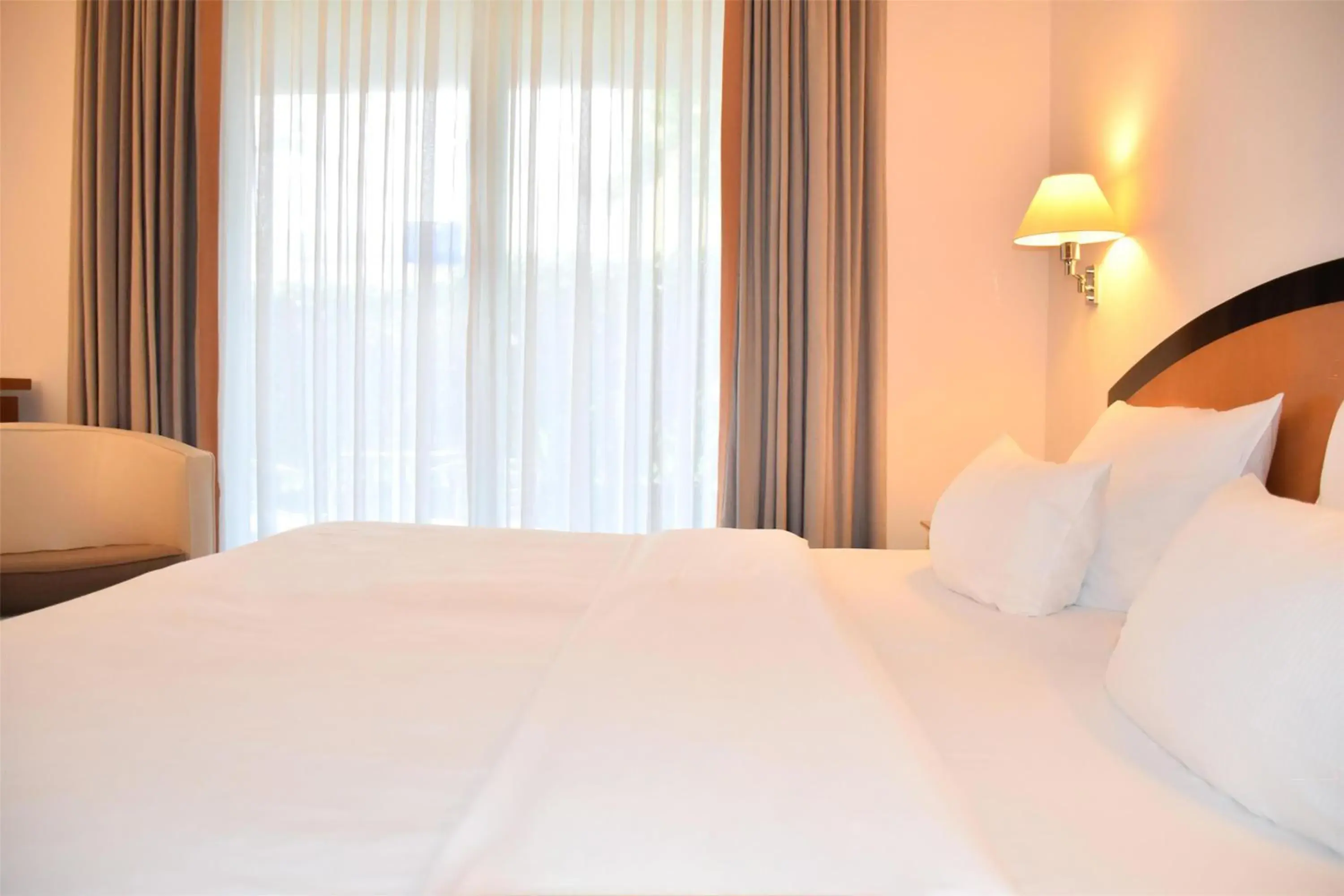 Bedroom, Bed in Radisson Blu Park Hotel & Conference Centre Bedroom, Bed in Radisson Blu Park Hotel & Conference Centre