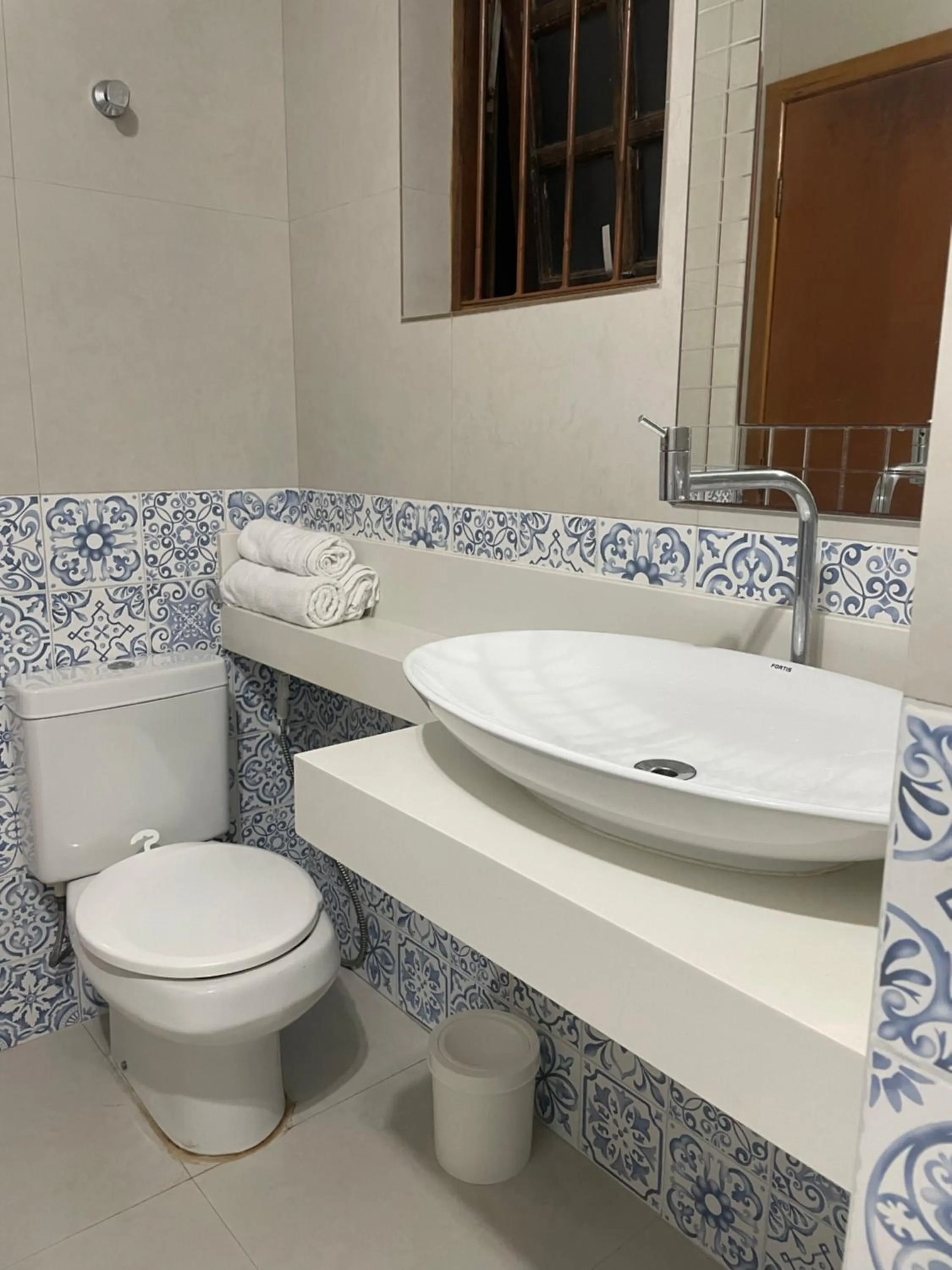 Toilet in Pousada Chilli Brasil