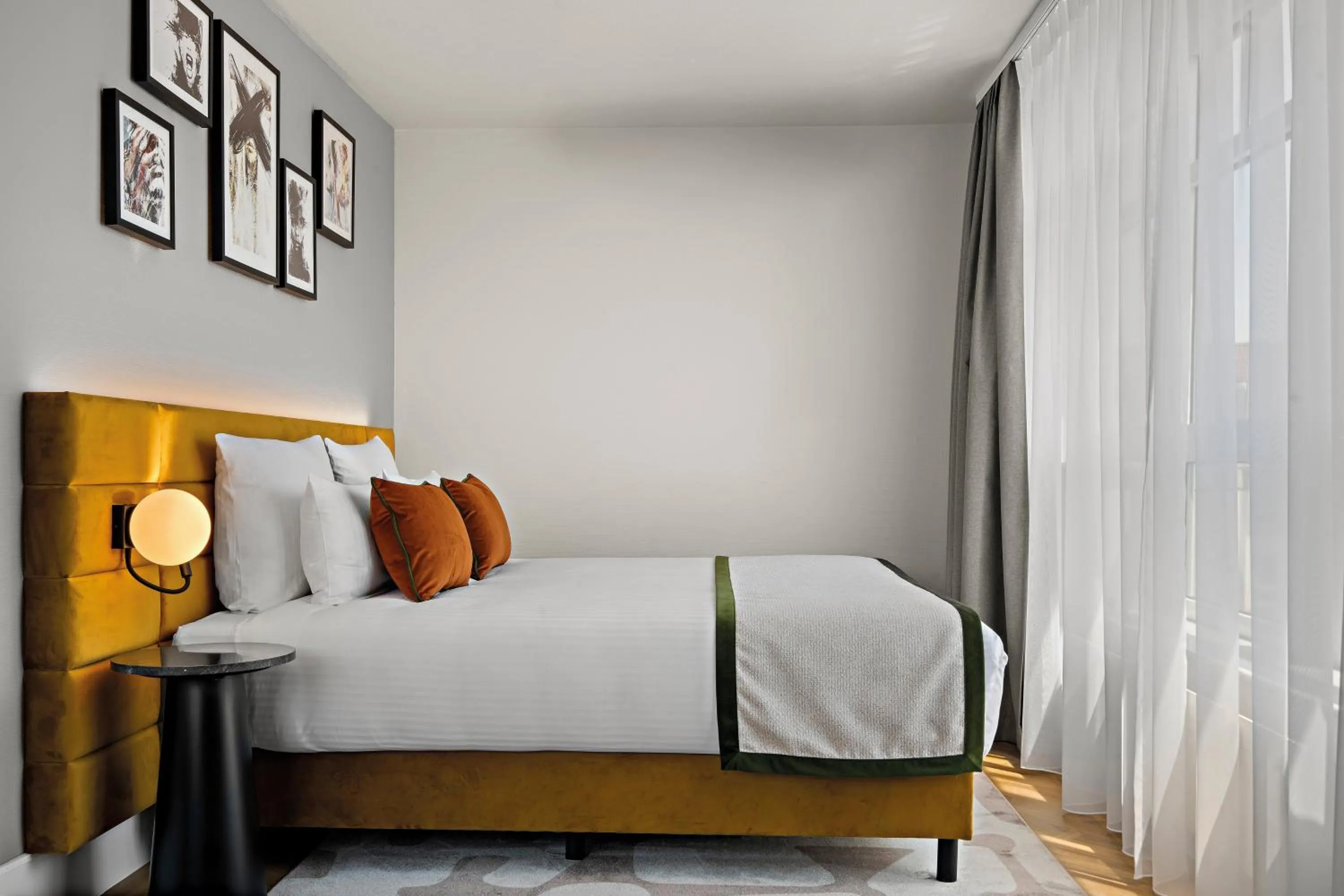 Bedroom, Bed in Leonardo Hotel Mainz