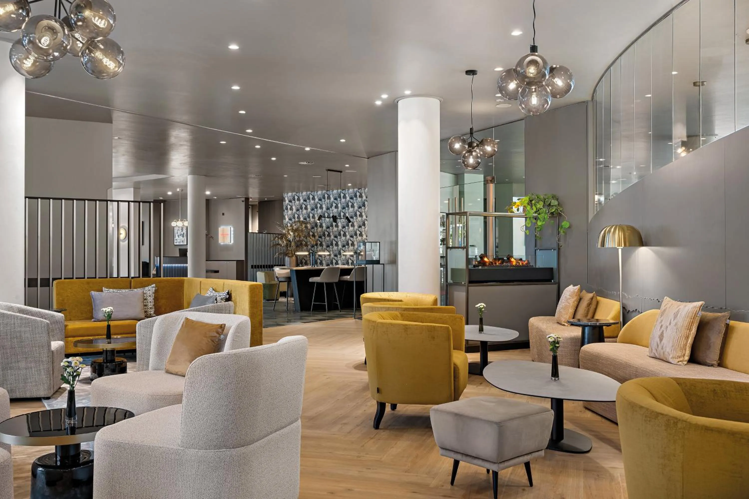 Lobby or reception in Leonardo Hotel Mainz