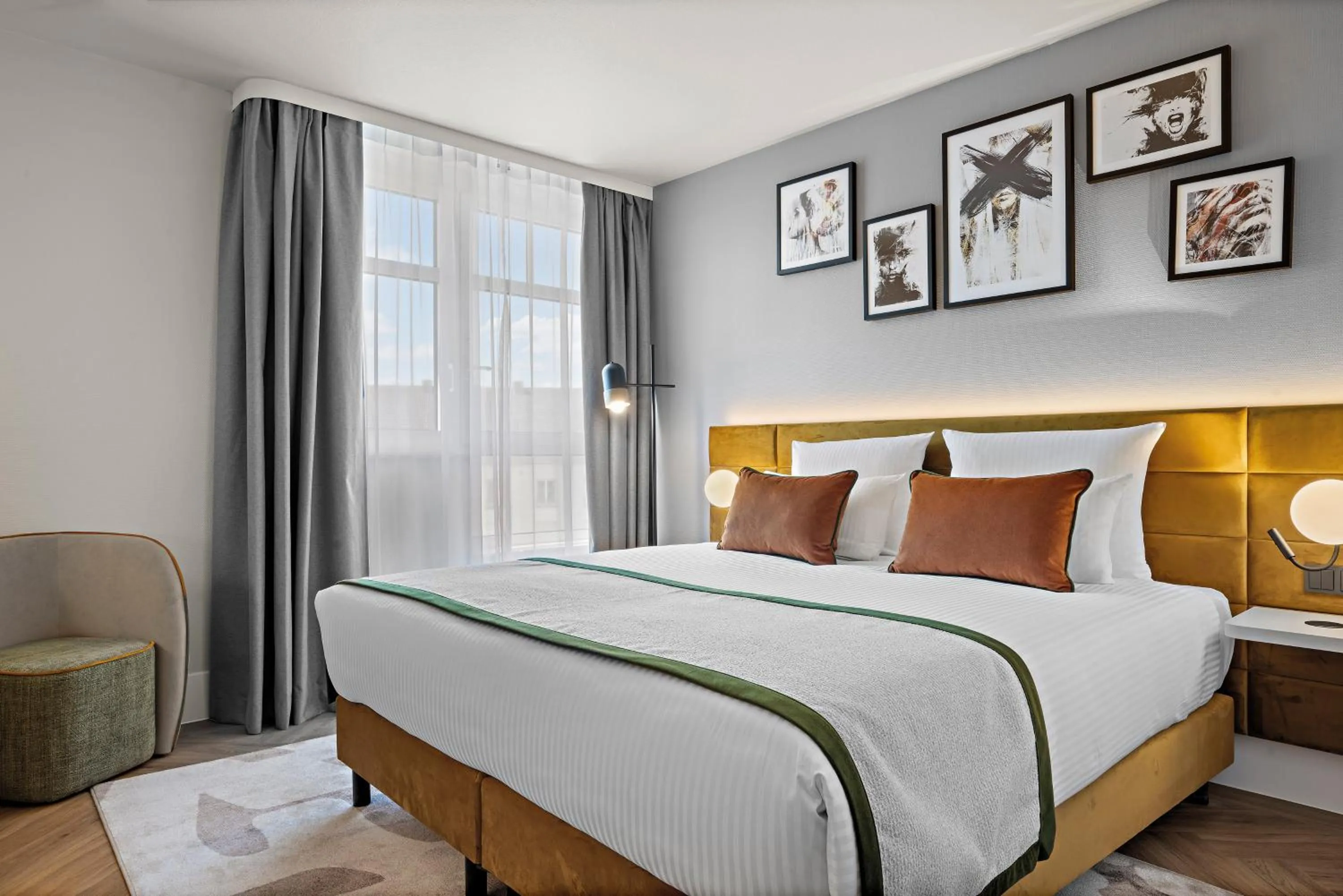 Photo of the whole room, Bed in Leonardo Hotel Mainz