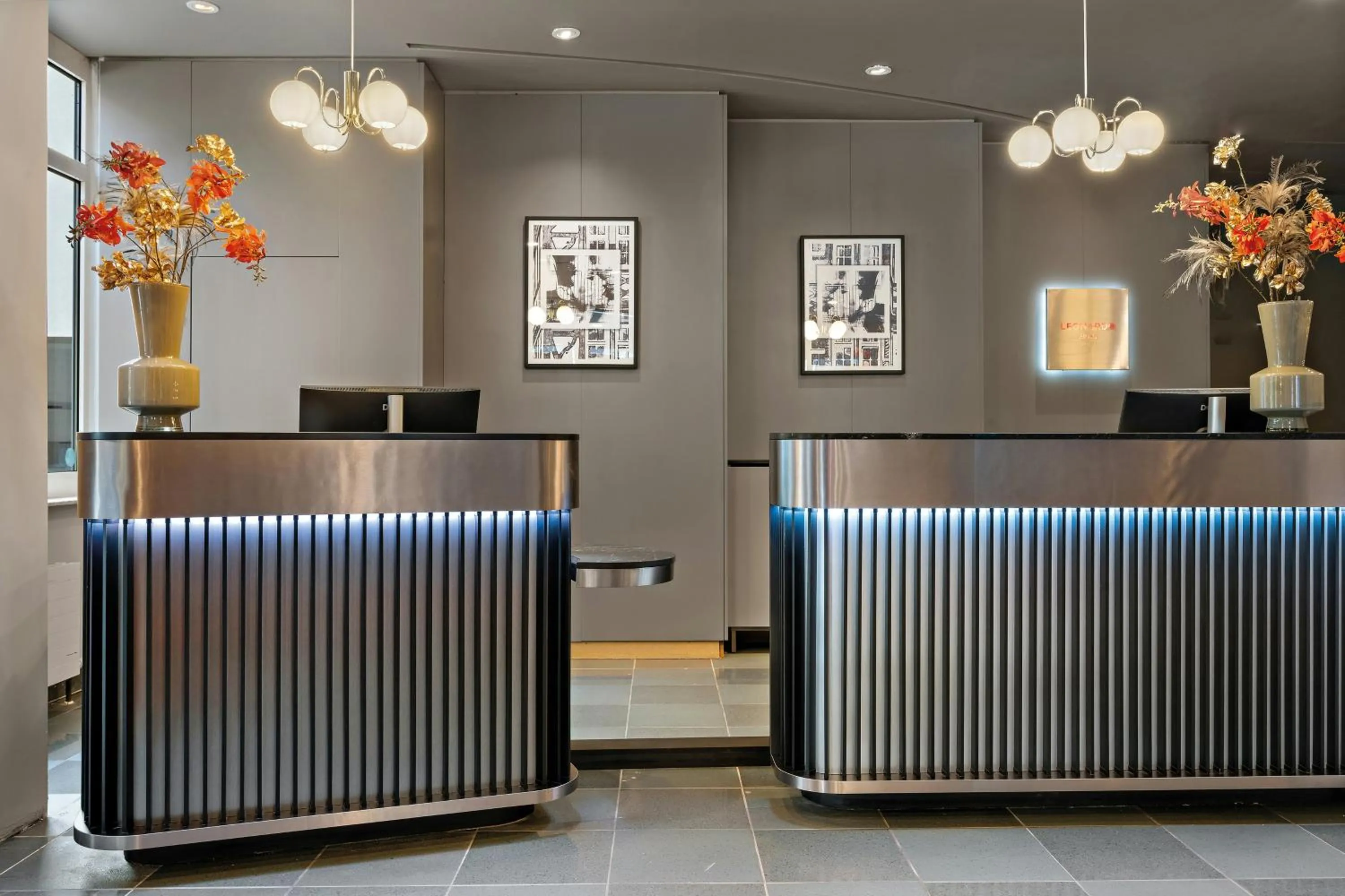 Lobby or reception in Leonardo Hotel Mainz