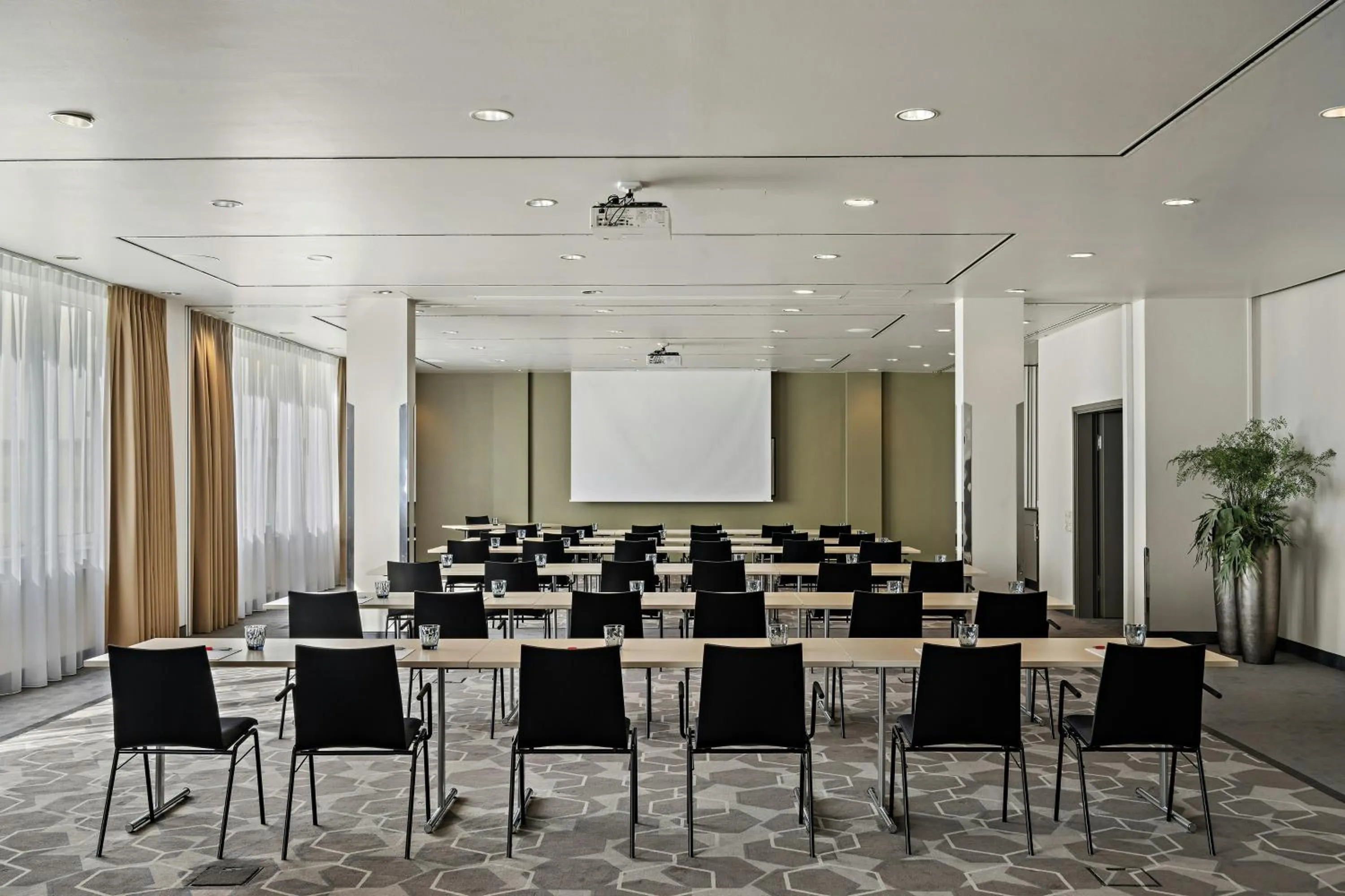 Meeting/conference room in Leonardo Hotel Mainz