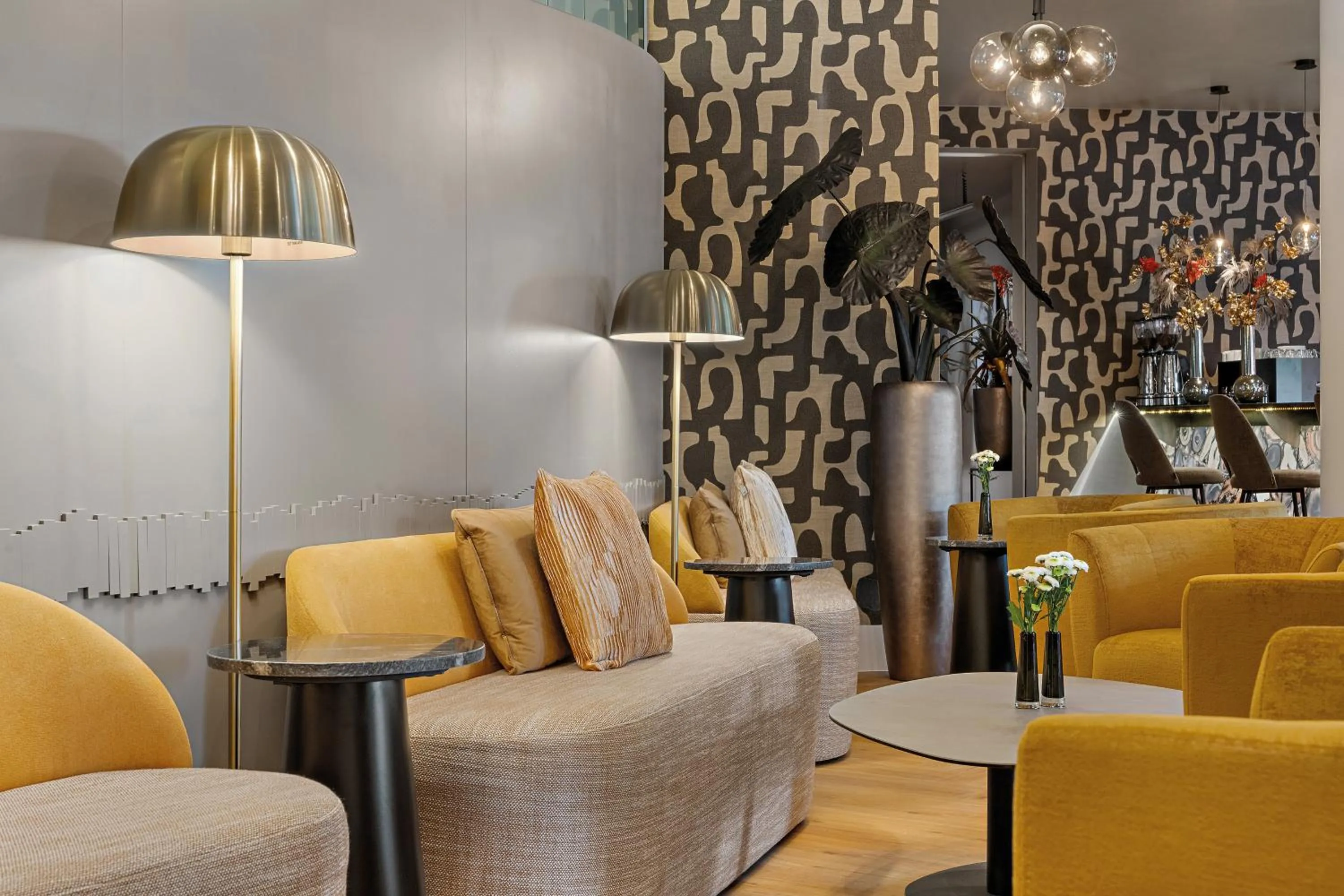 Lobby or reception in Leonardo Hotel Mainz