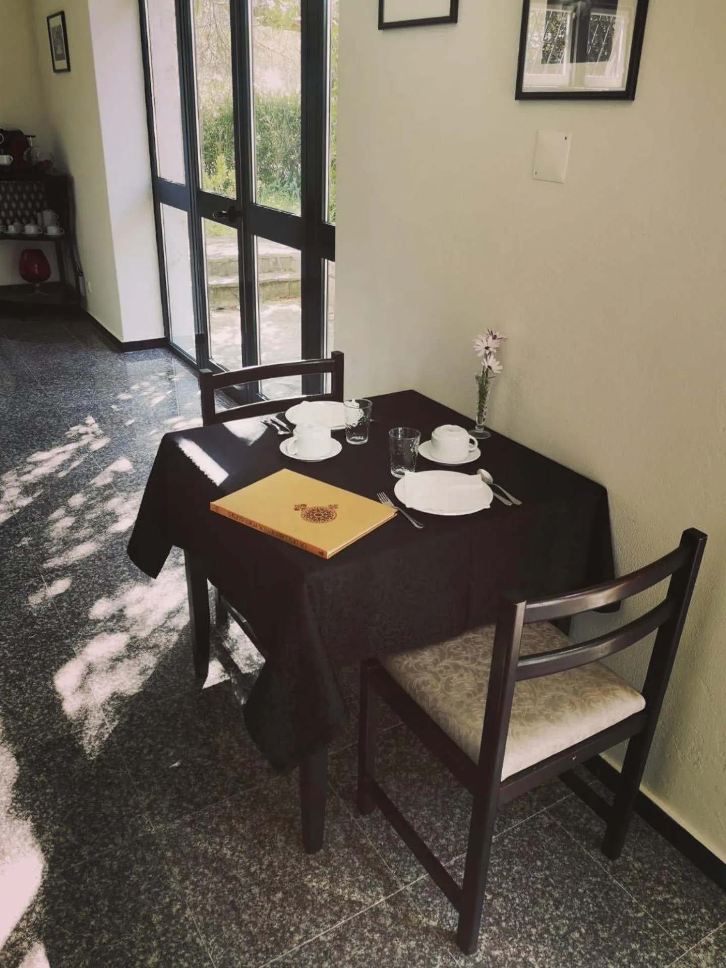 Buffet breakfast in Villa Aedan Sintra