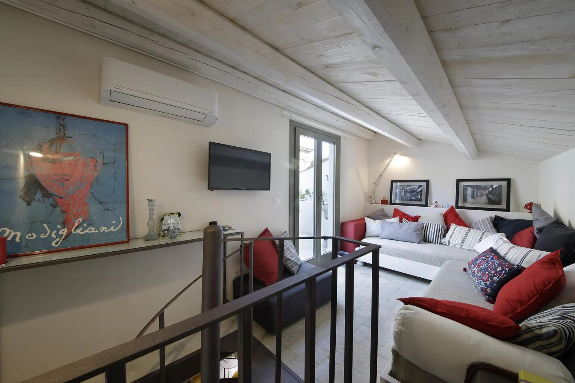 Living room, Bed in Nicotera Apartment