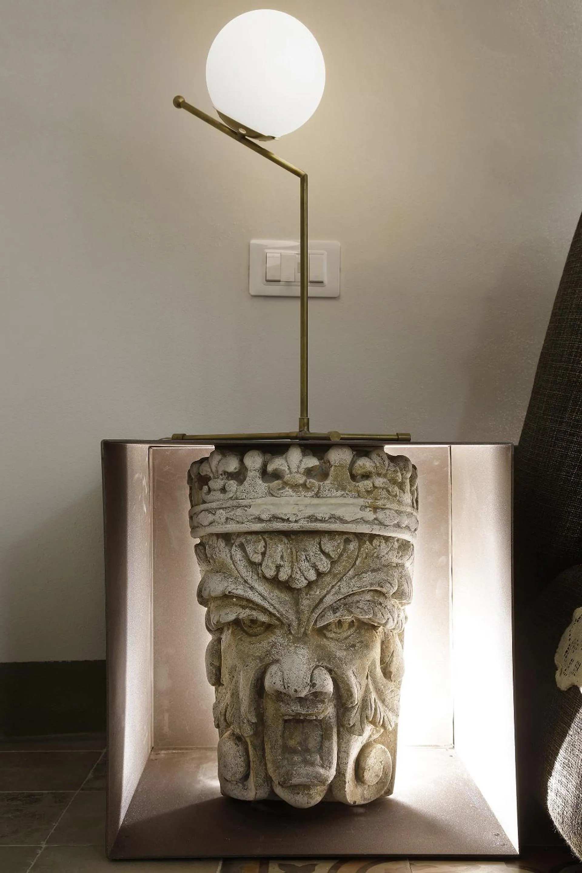 Decorative detail in Nicotera Apartment