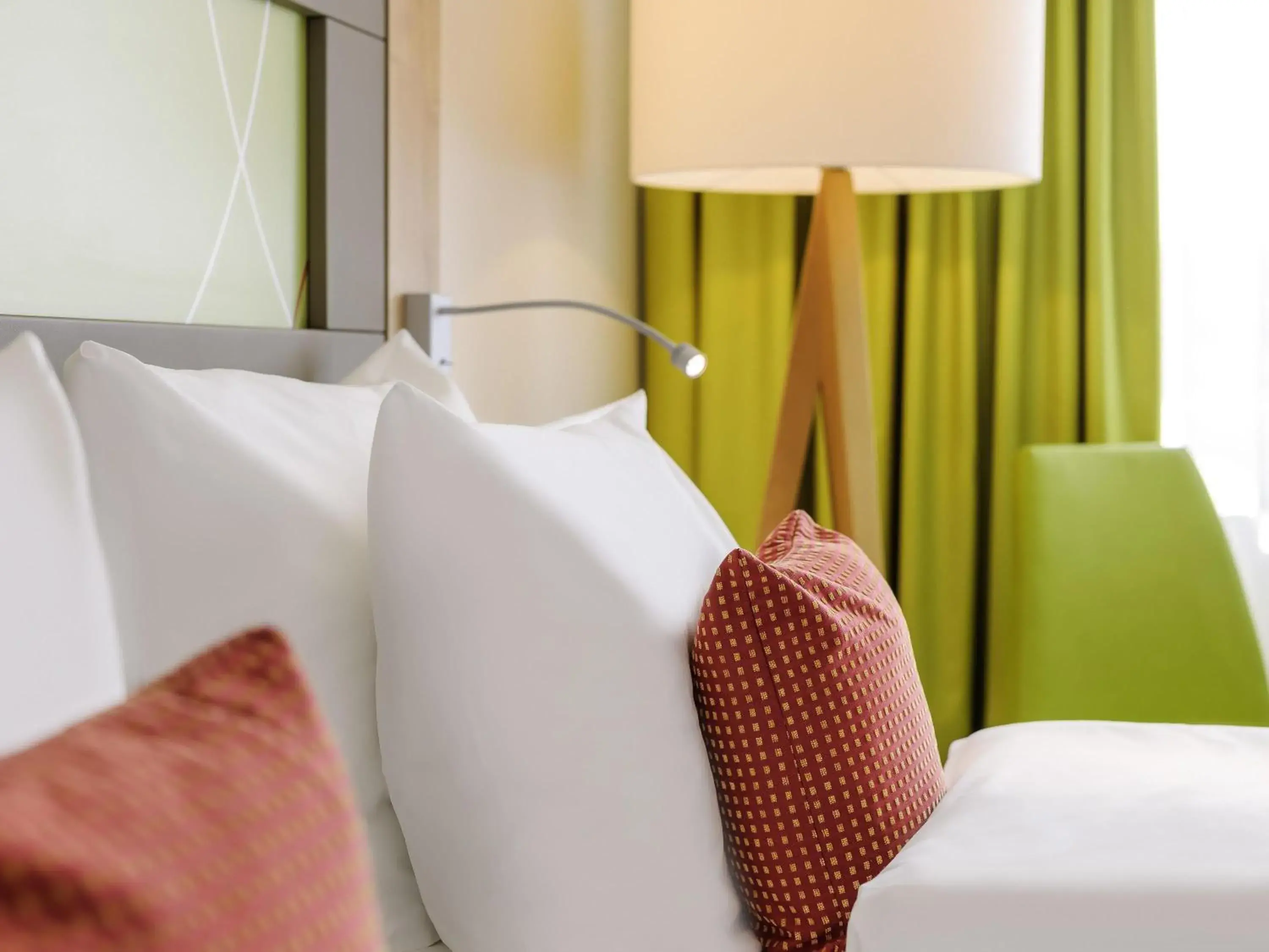 Bedroom, Bed in Mercure Hotel Saarbrücken City Bedroom, Bed in Mercure Hotel Saarbrücken City