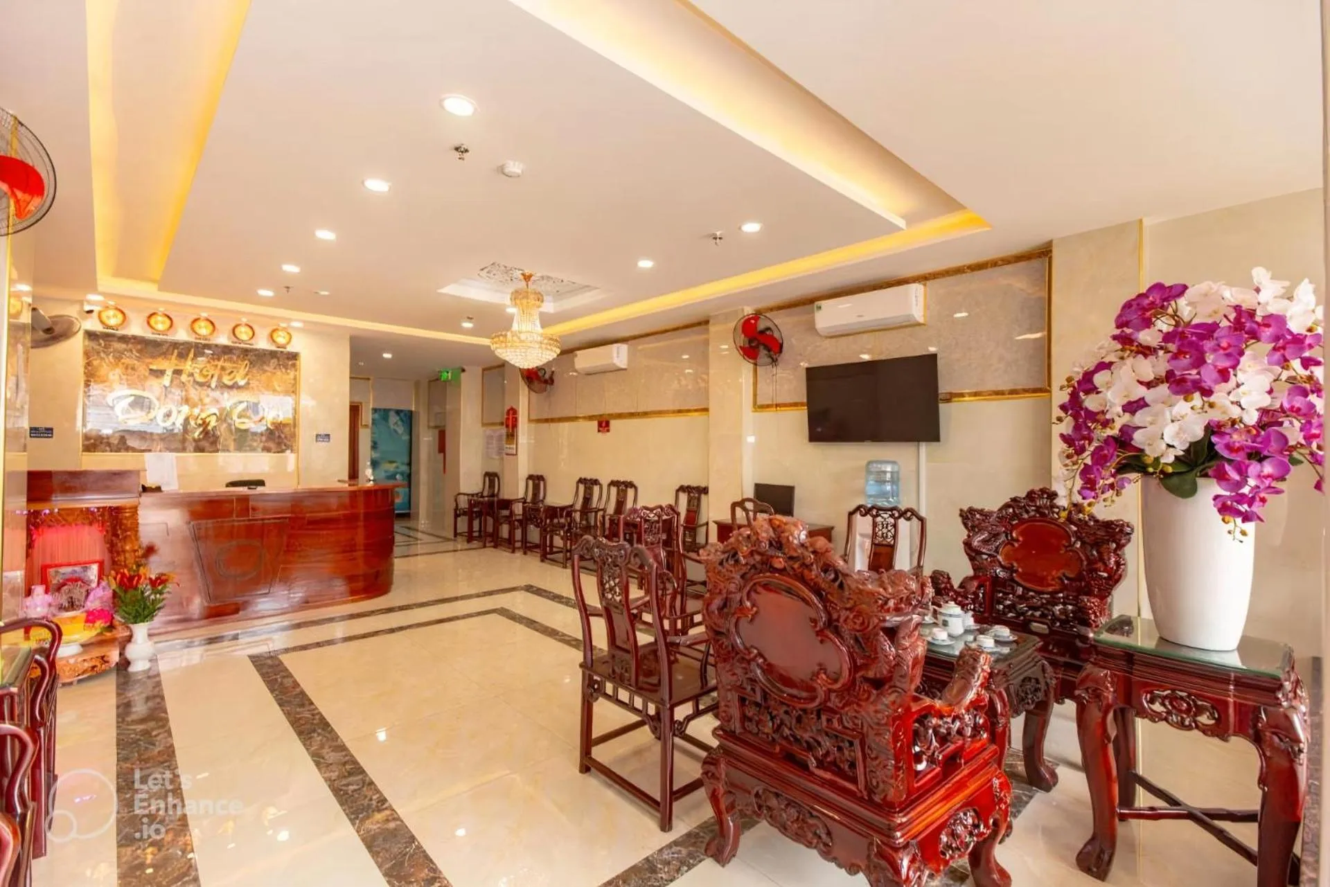 Seating area in Dong Do Airport Hotel