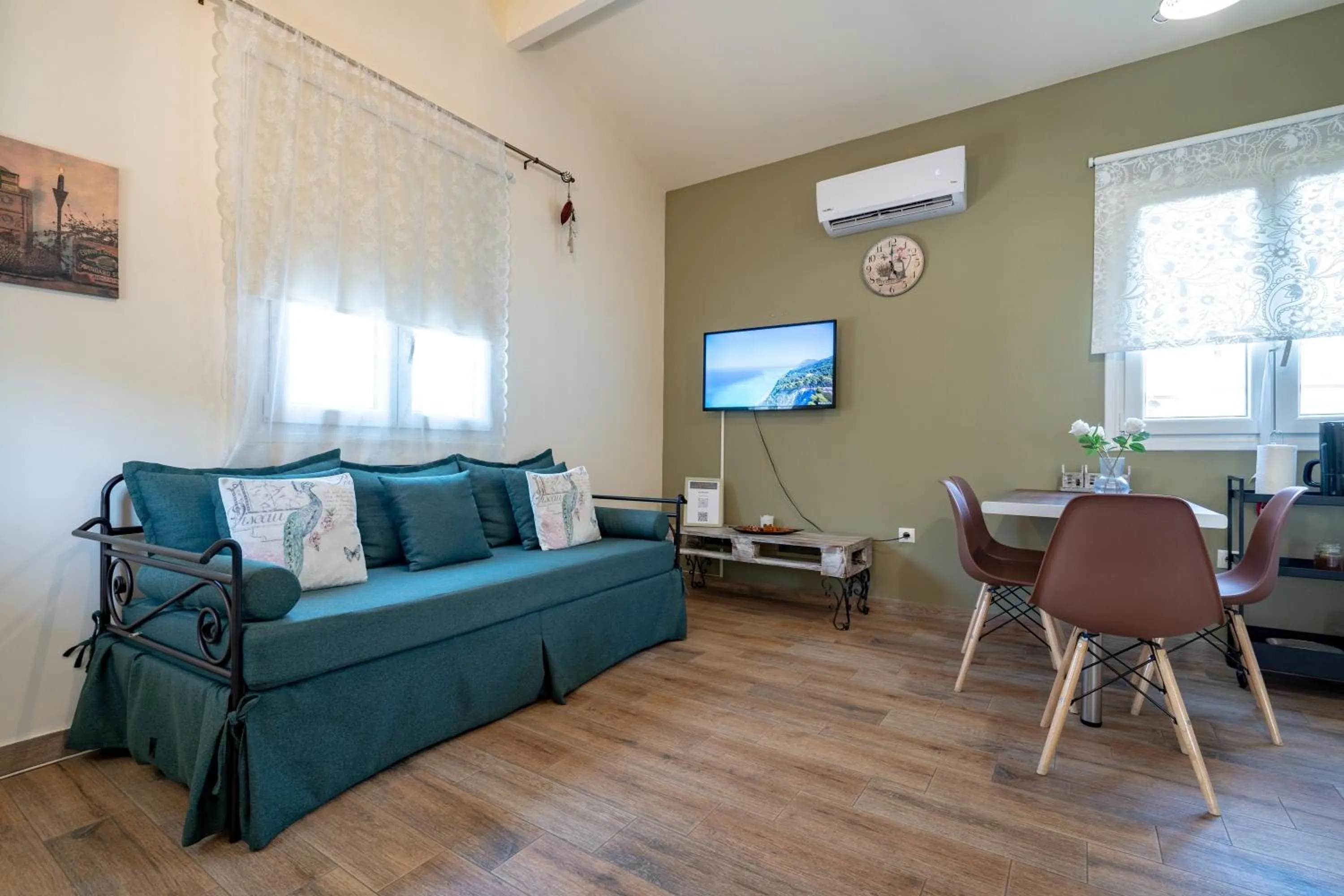 TV and multimedia in Olympia's Apartments by Traser