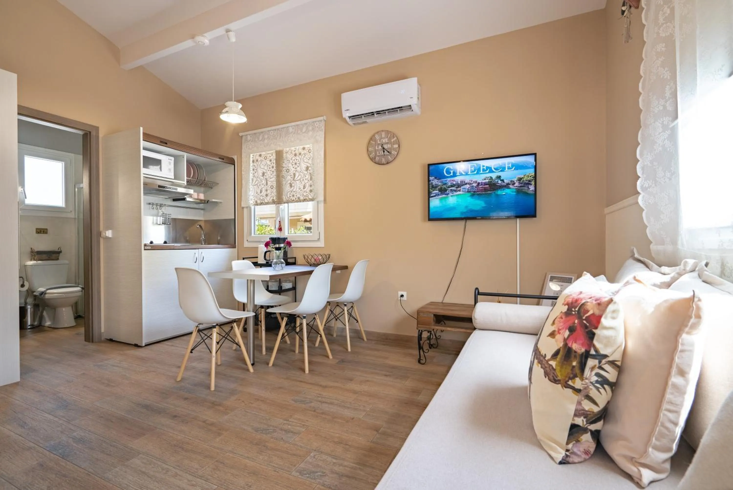 Living room in Olympia's Apartments by Traser