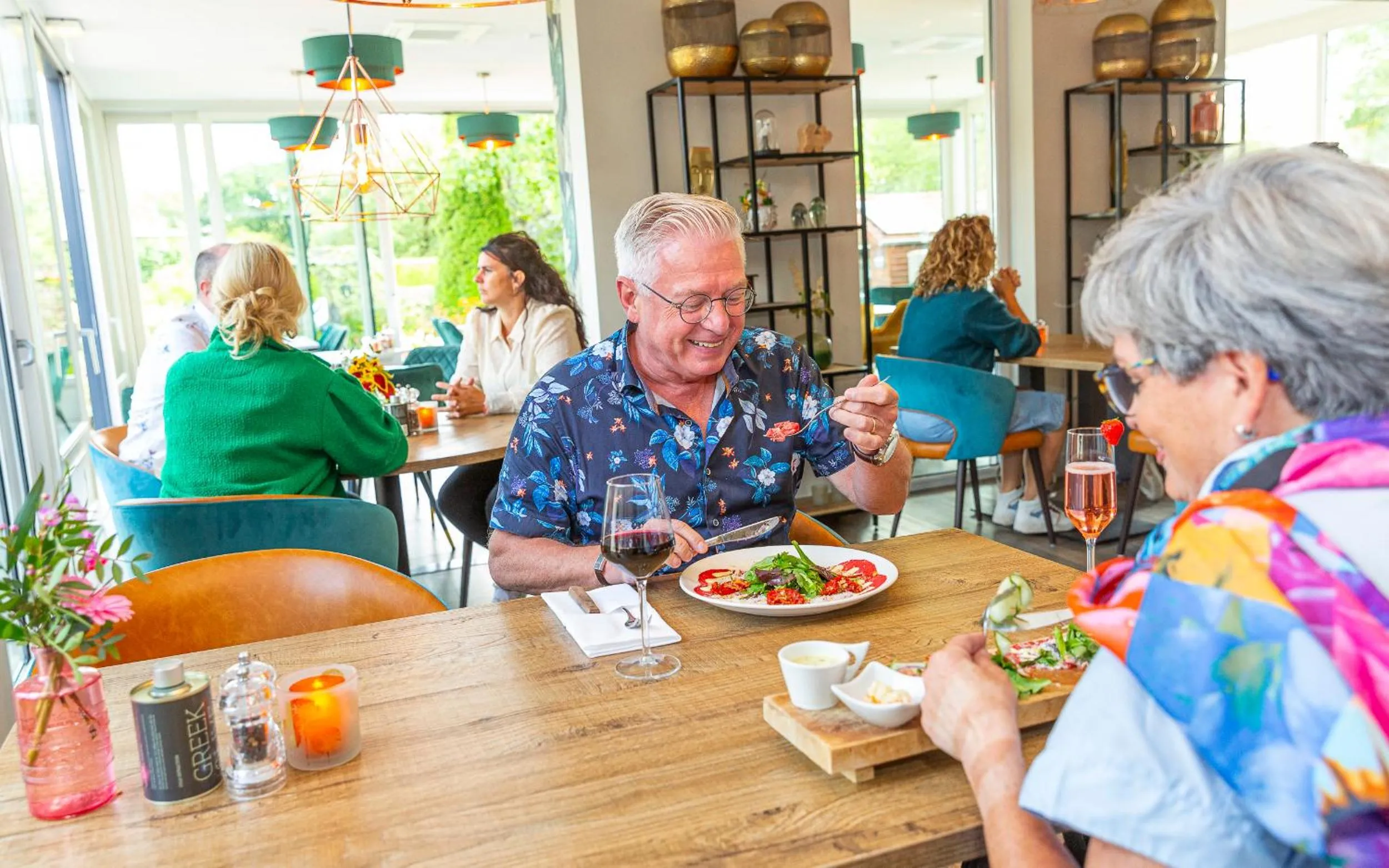 Restaurant/places to eat in De Maasparel Nextdoor Maassuites