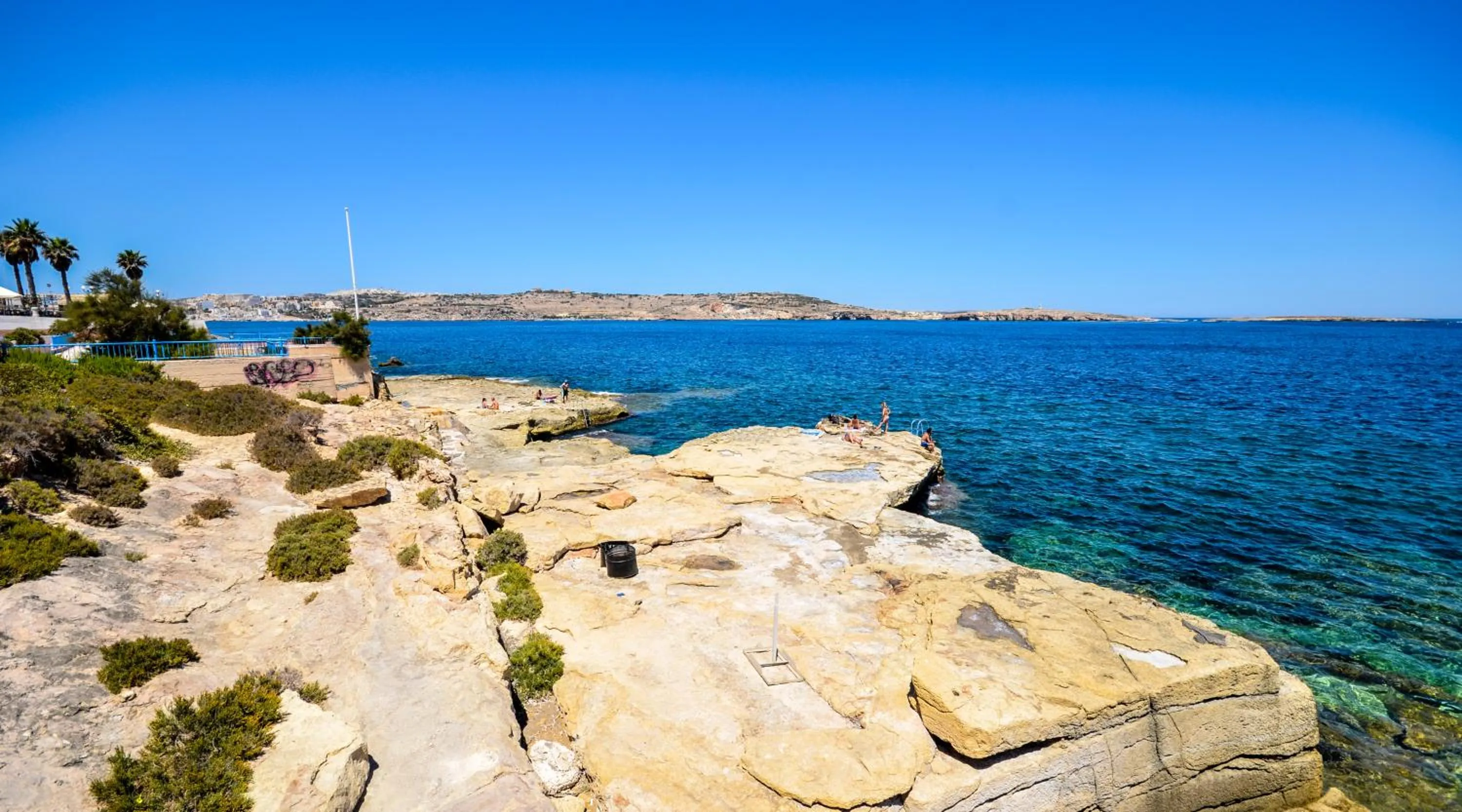 Beach in Summer Breeze Apartment with panoramic terrace - by Getawaysmalta