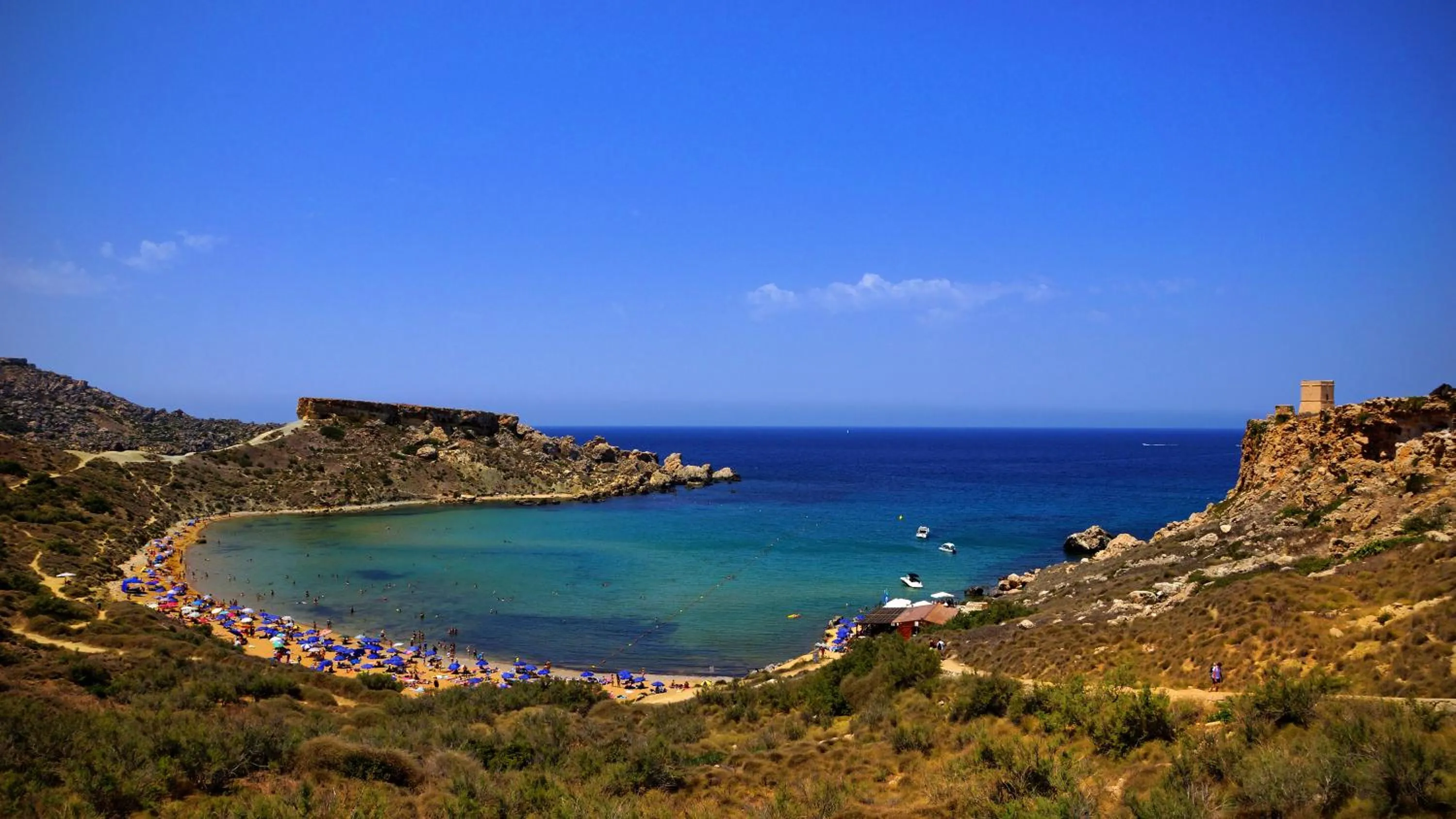 Beach in Summer Breeze Apartment with panoramic terrace - by Getawaysmalta