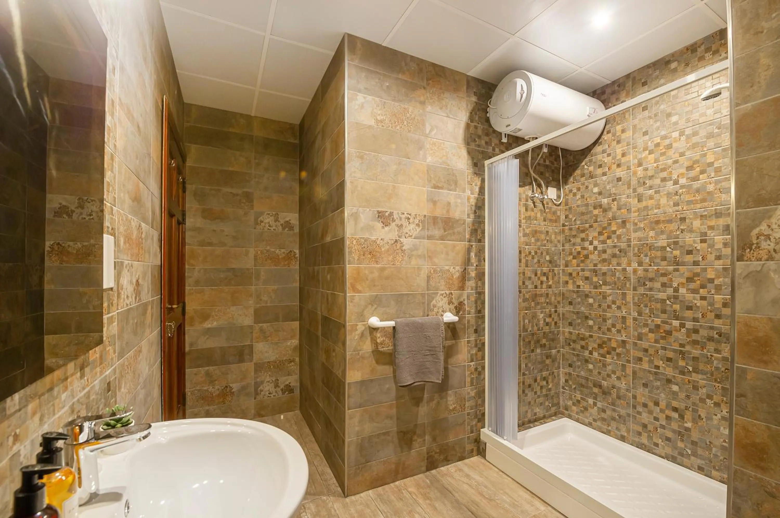Bathroom in Summer Breeze Apartment with panoramic terrace - by Getawaysmalta