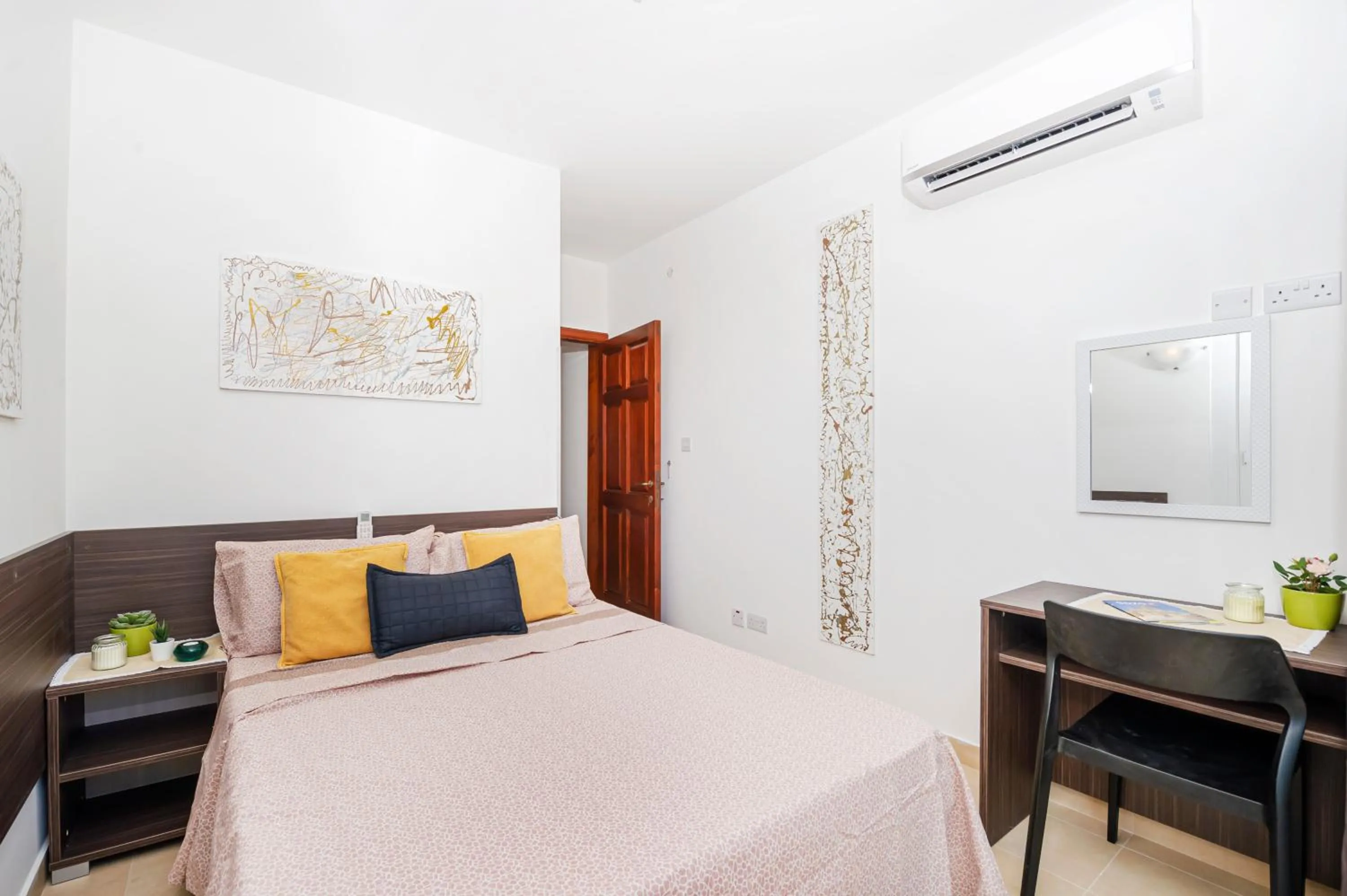Property building, Bed in Summer Breeze Apartment with panoramic terrace - by Getawaysmalta