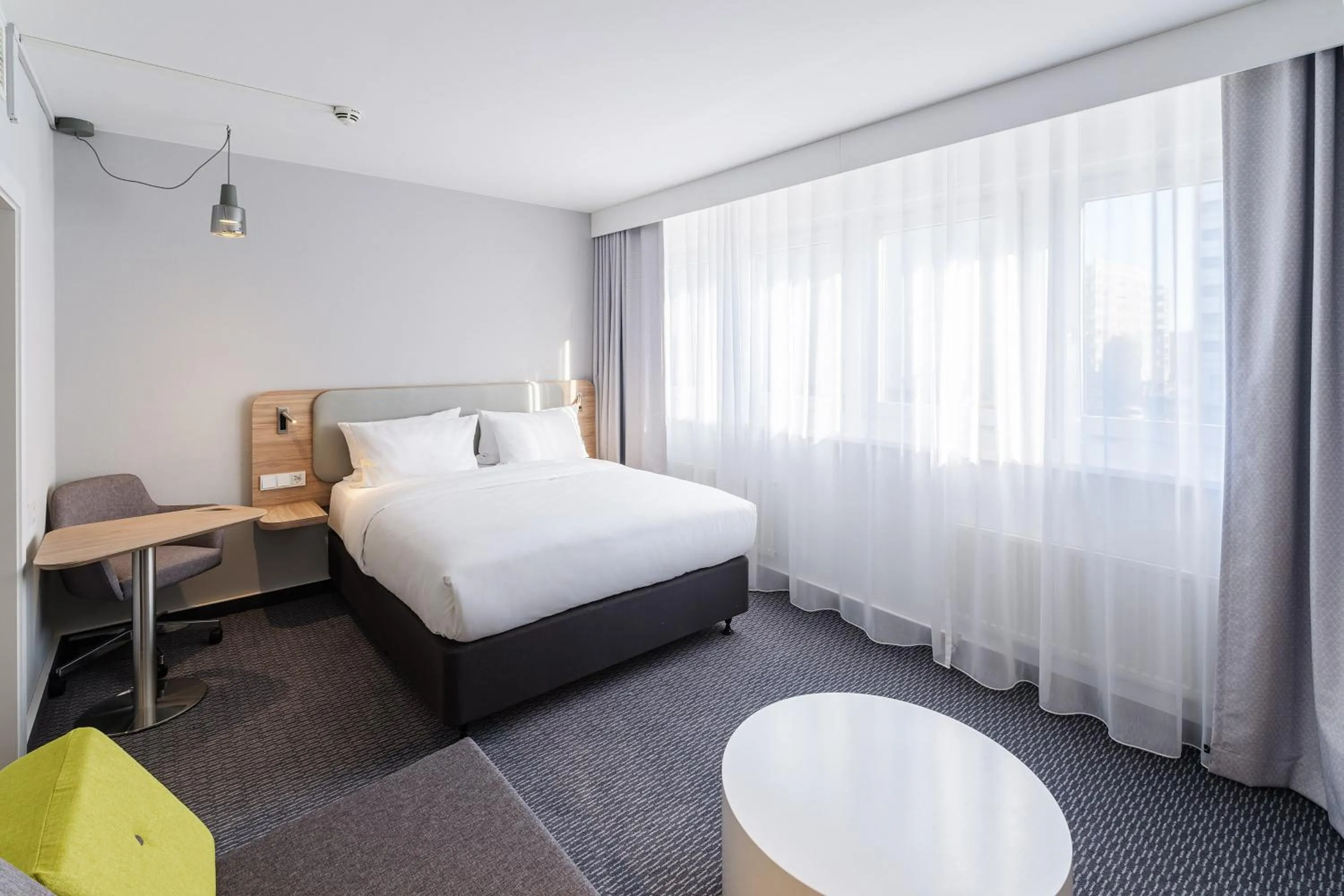 Photo of the whole room, Bed in Holiday Inn Express Dresden Zentrum by IHG